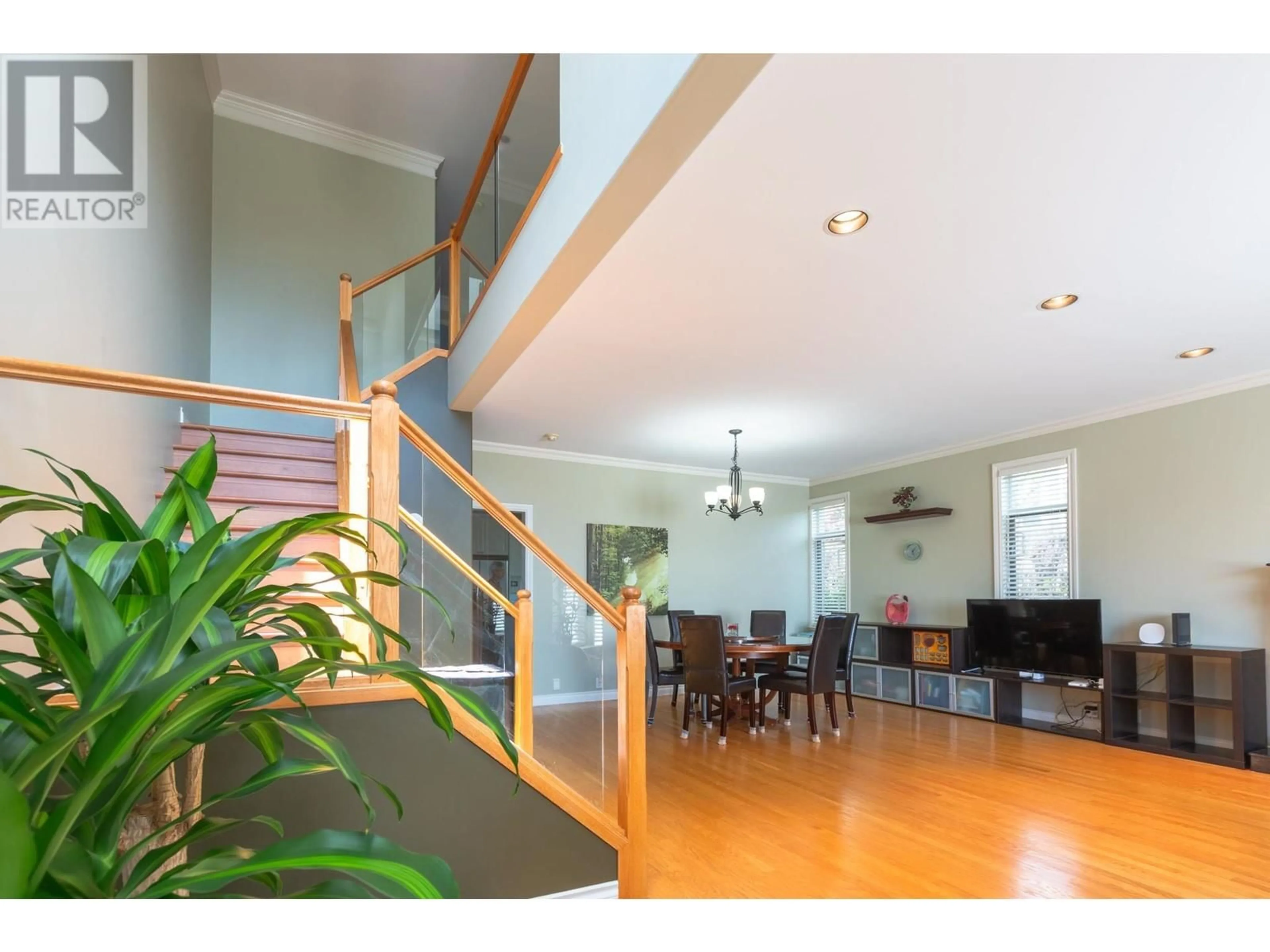 Indoor foyer for 10 - 5600 DOVER CRESCENT, Richmond British Columbia V7C5R7