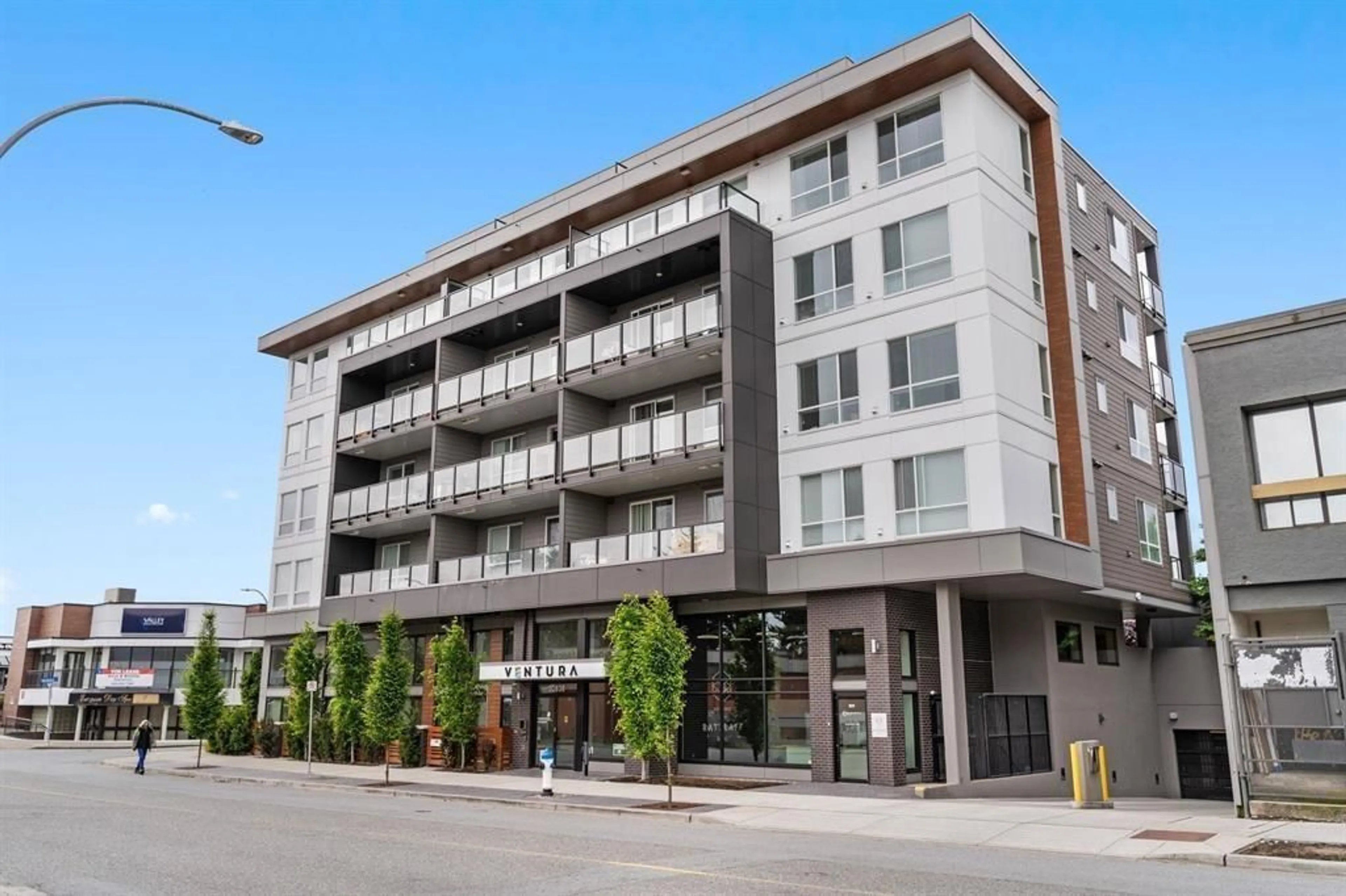 Patio, building for 103 - 32838 VENTURA, Abbotsford British Columbia V2S0M5