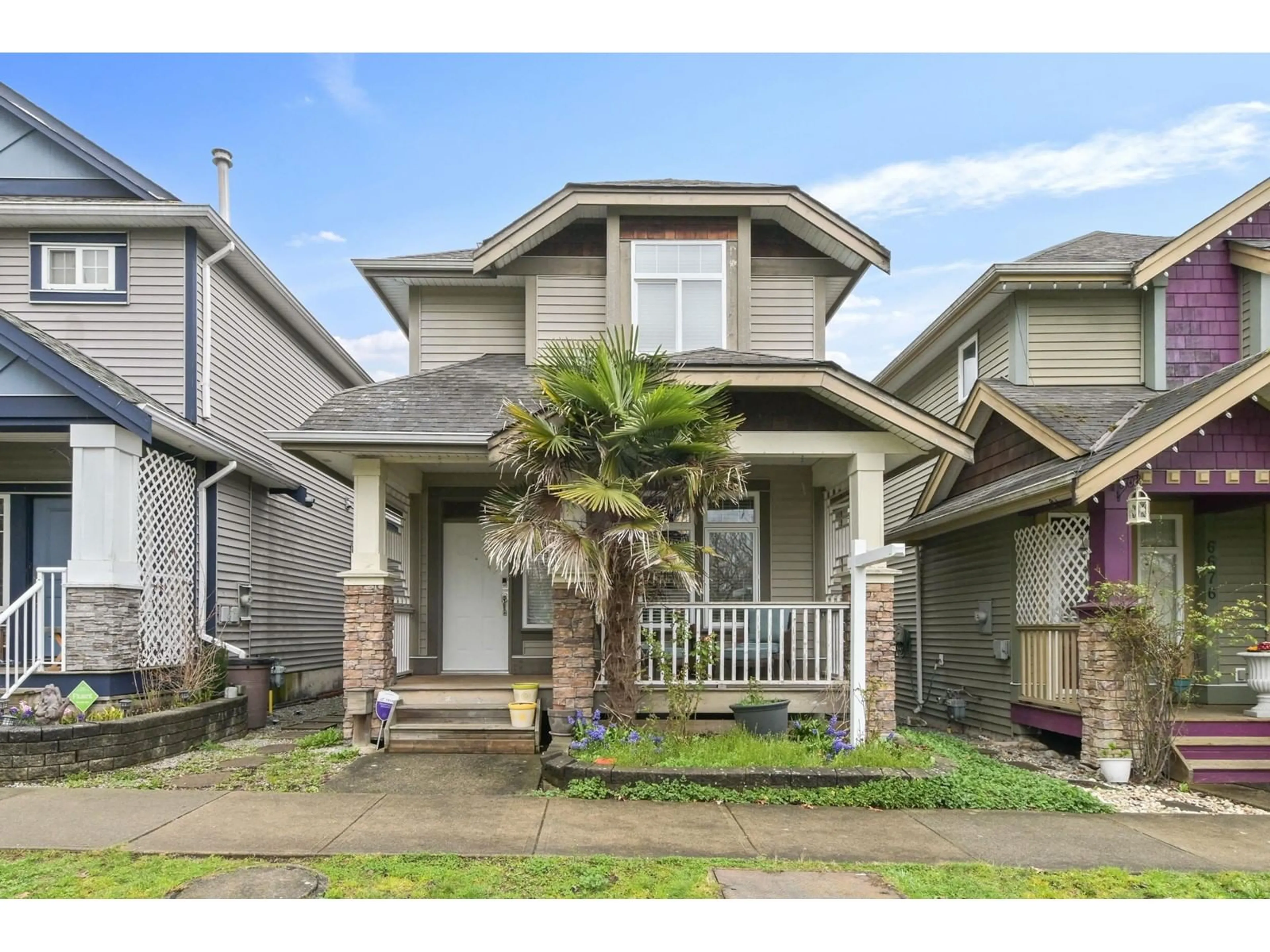 Home with vinyl exterior material, street for 6680 193A, Surrey British Columbia V4N0C1