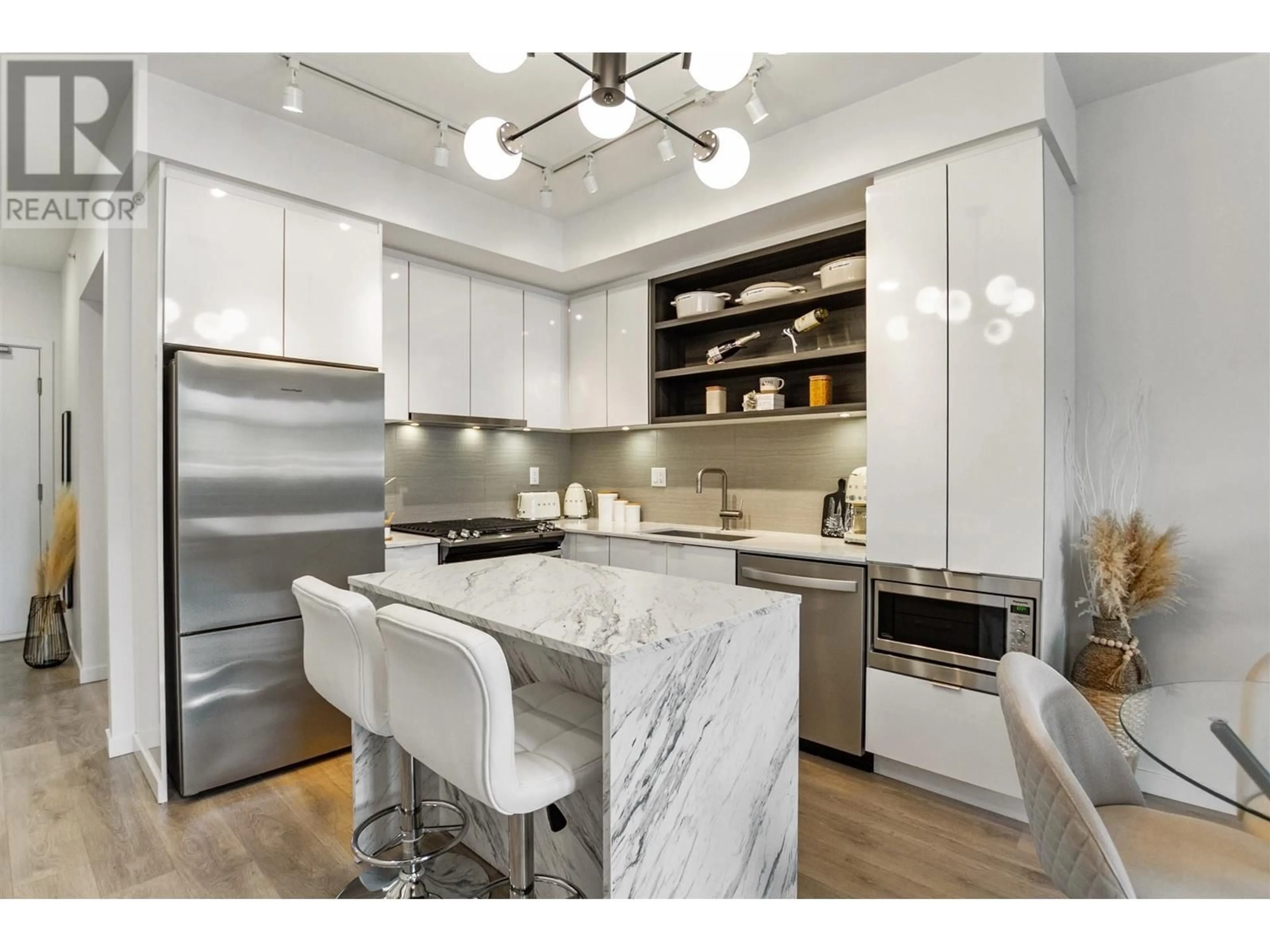 Contemporary kitchen, ceramic/tile floor for 519 - 725 MARINE DRIVE, North Vancouver British Columbia V7M0G2