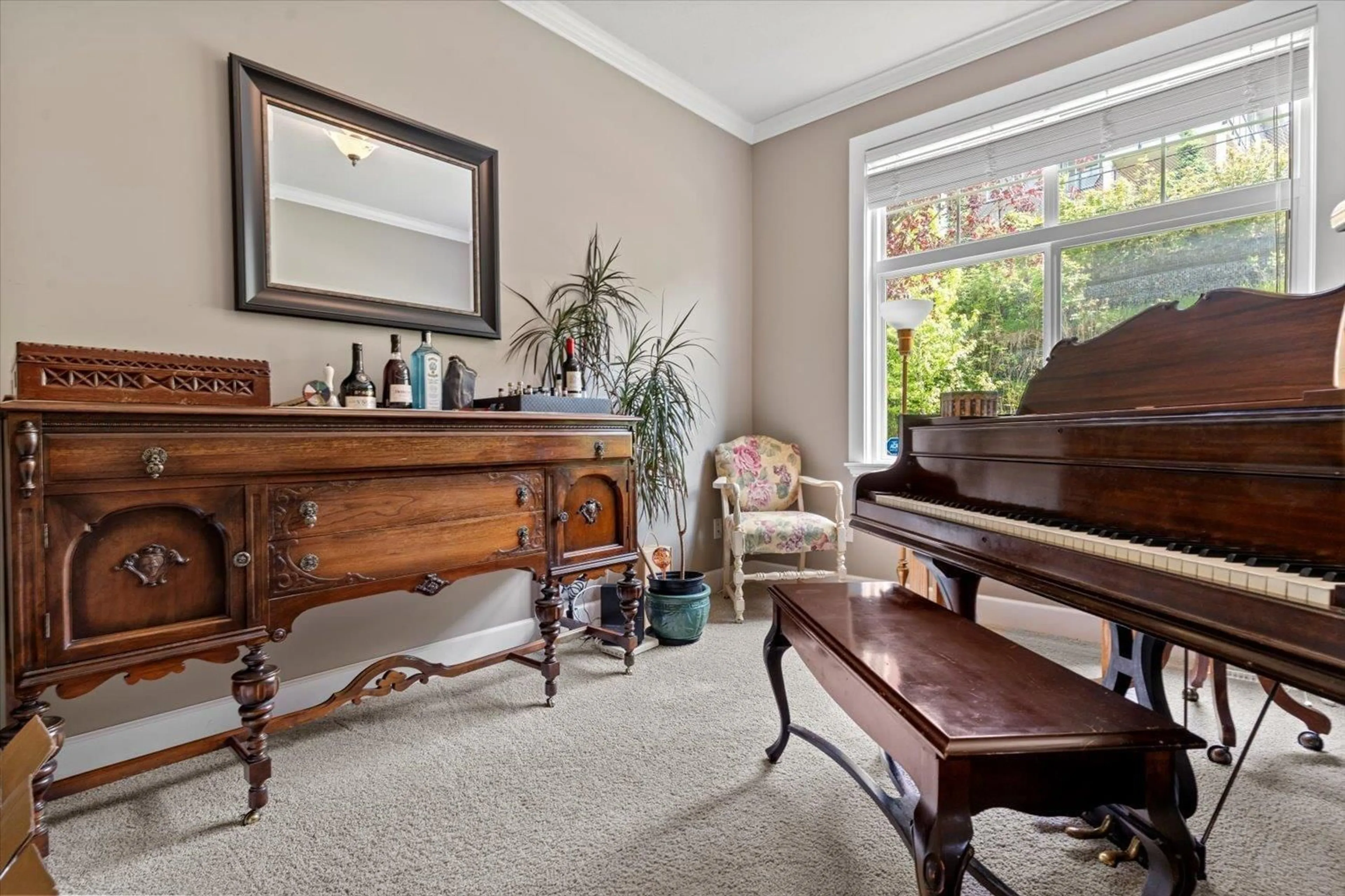 Living room with furniture, unknown for 4 - 3532 MCKINLEY, Abbotsford British Columbia V2S8M6
