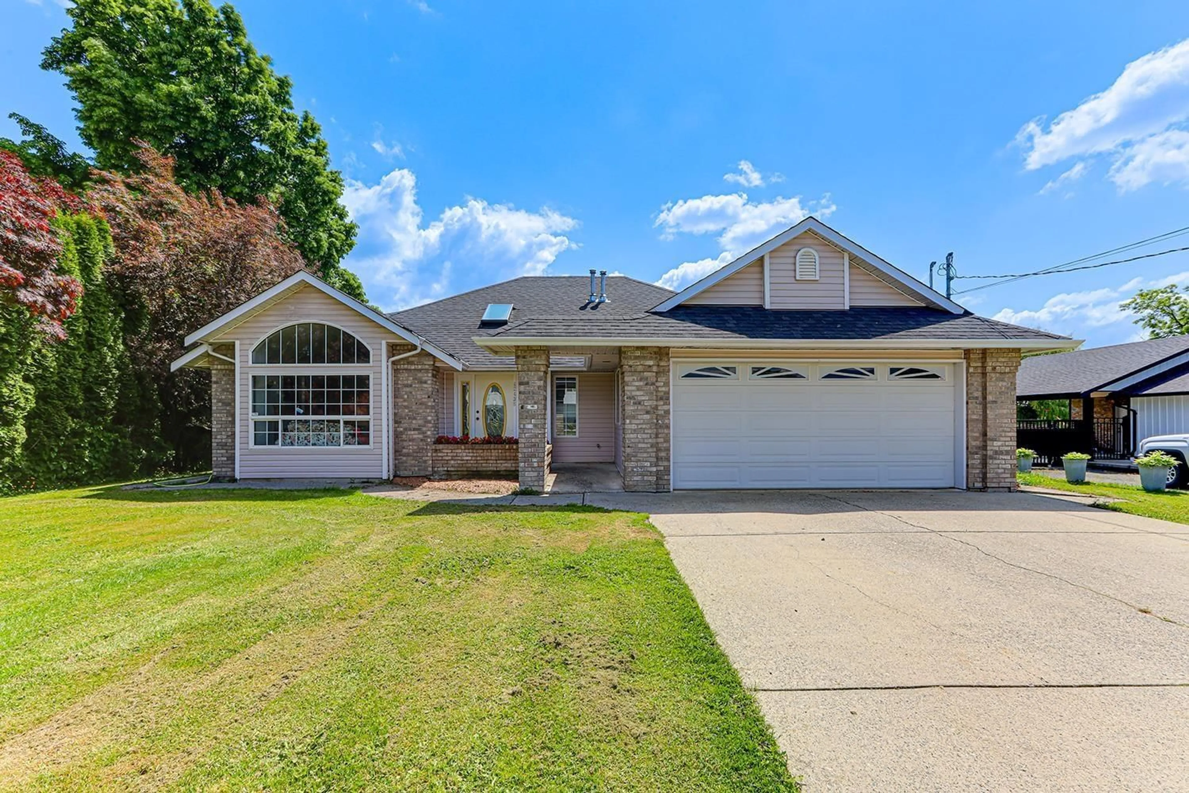 Home with vinyl exterior material, street for 42438 PETERS ROAD, Chilliwack British Columbia V2R4K3