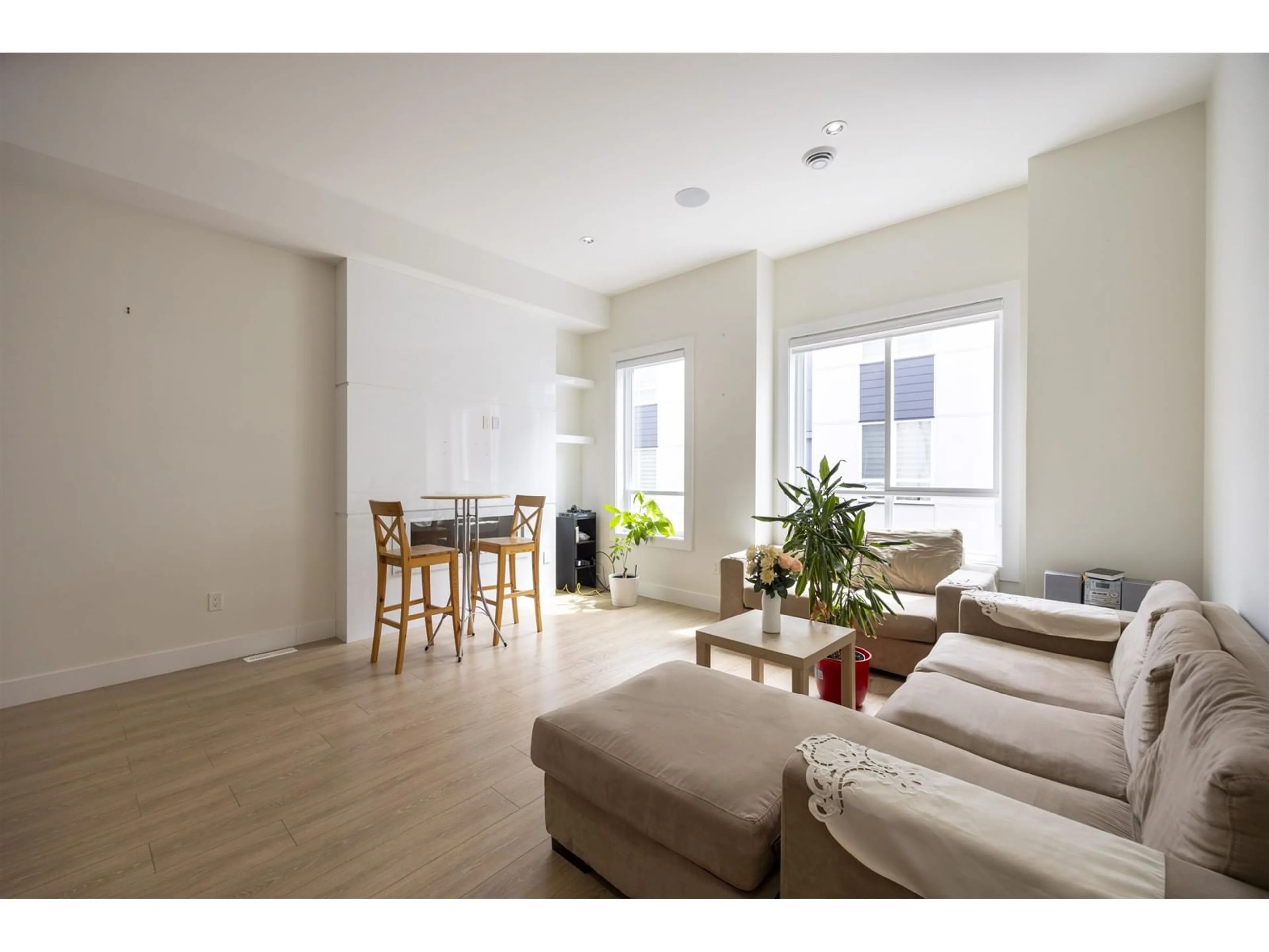 Living room with furniture, wood/laminate floor for 7 - 1670 160, Surrey British Columbia V4A0C6