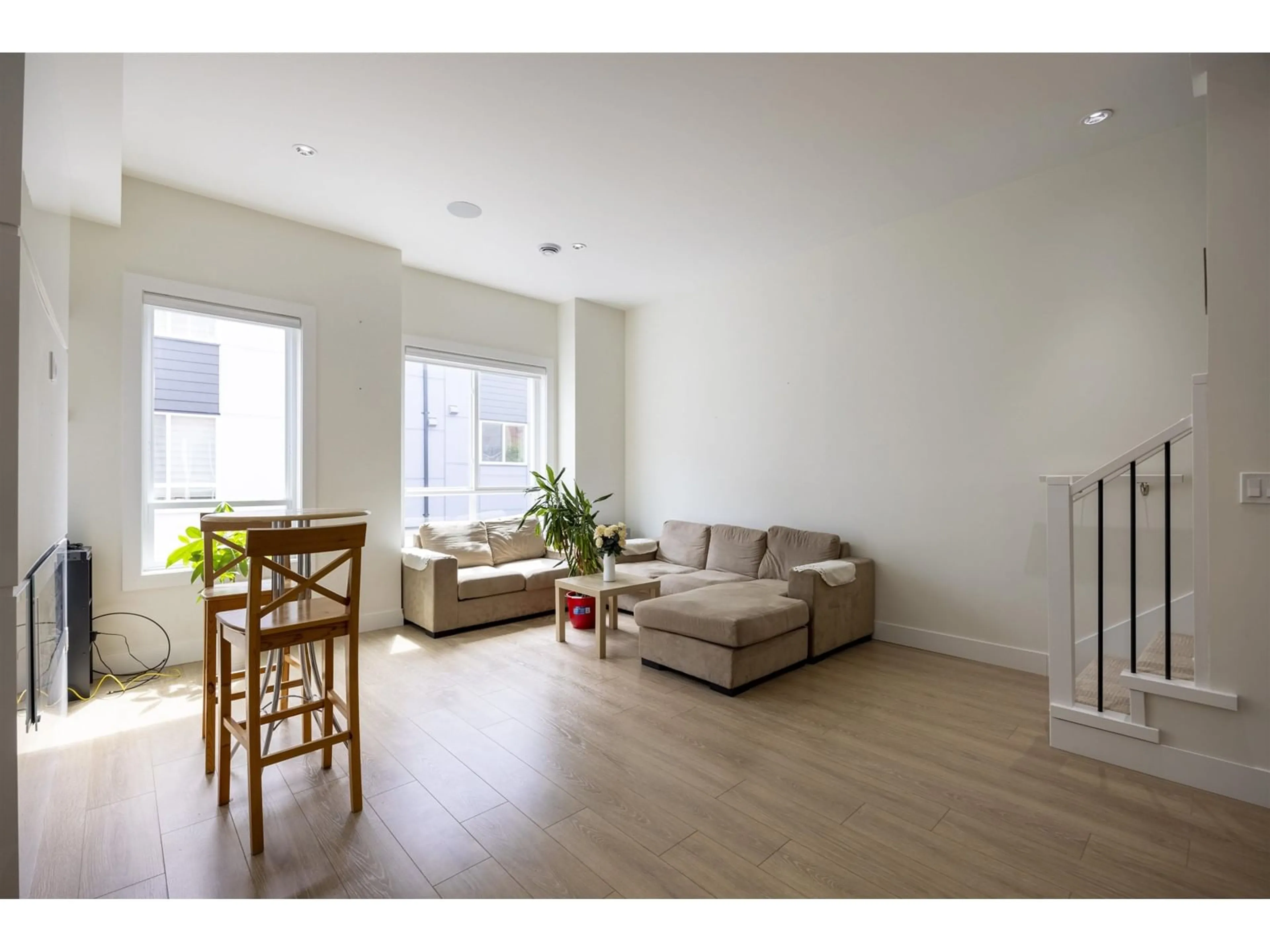 Living room with furniture, wood/laminate floor for 7 - 1670 160, Surrey British Columbia V4A0C6