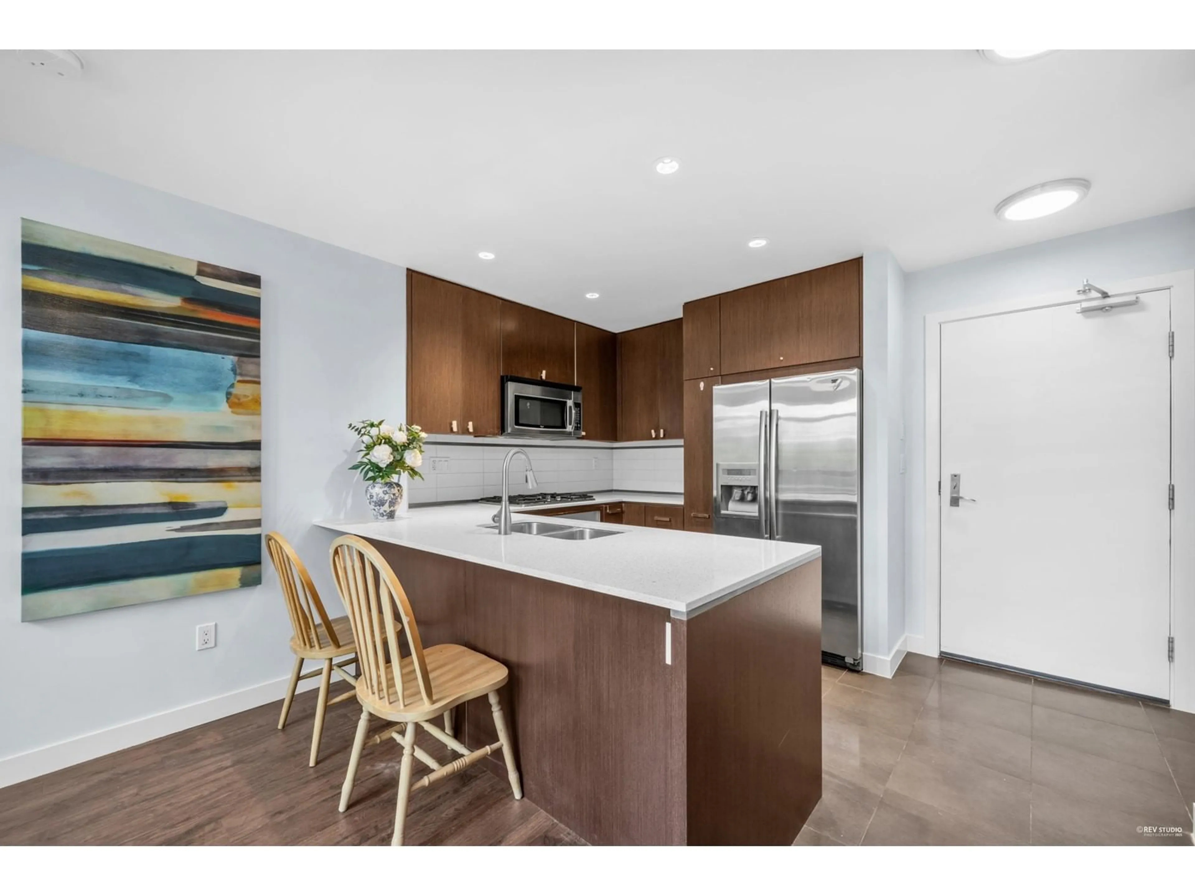 Open concept kitchen, wood/laminate floor for 158 - 2950 KING GEORGE, Surrey British Columbia V4P0E5