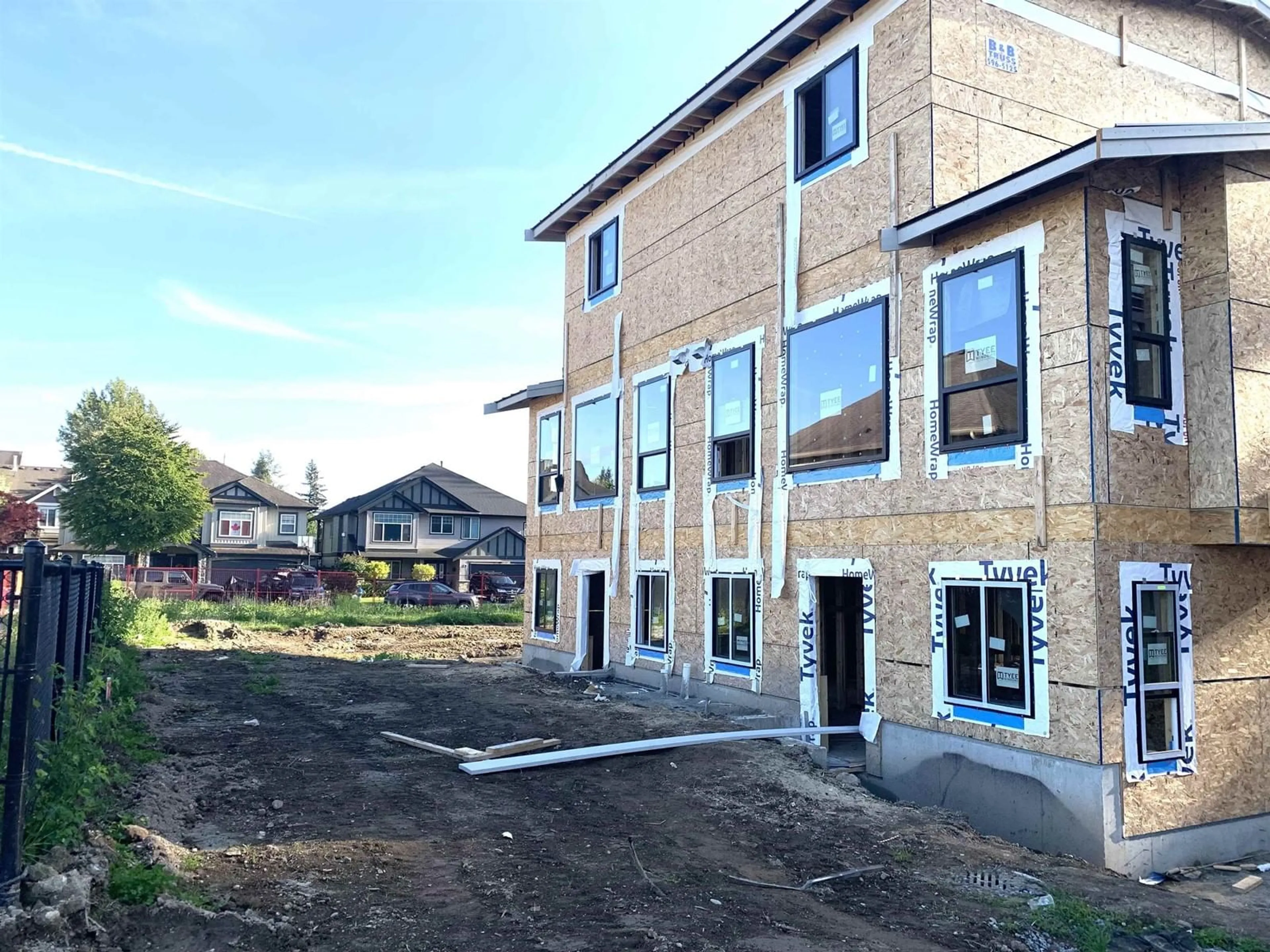 A pic from outside/outdoor area/front of a property/back of a property/a pic from drone, building for 8548 DUNBAR, Mission British Columbia V4S0A7