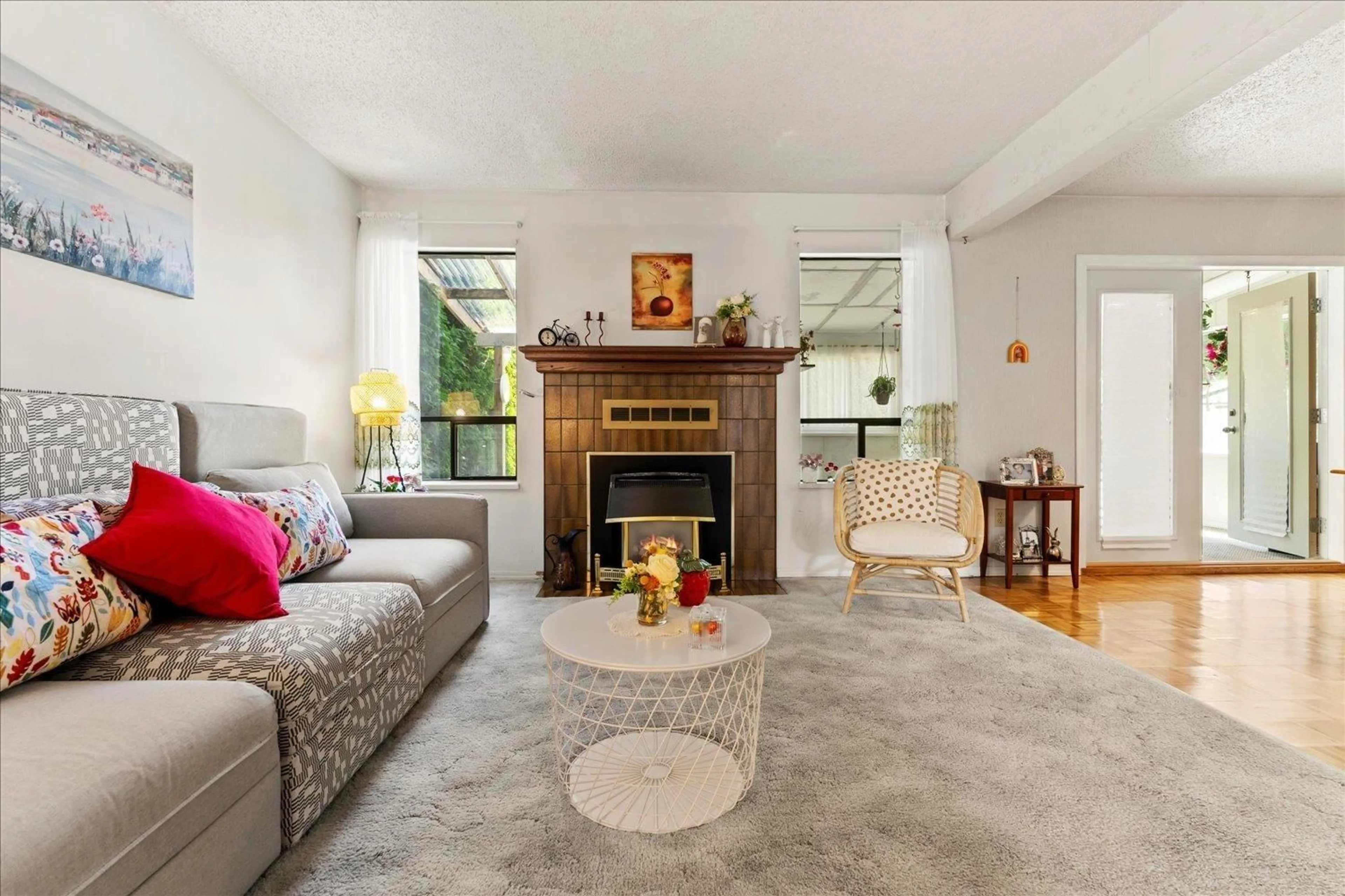Living room with furniture, unknown for 45463 MEADOWBROOK DRIVE, Chilliwack British Columbia V2P7K3