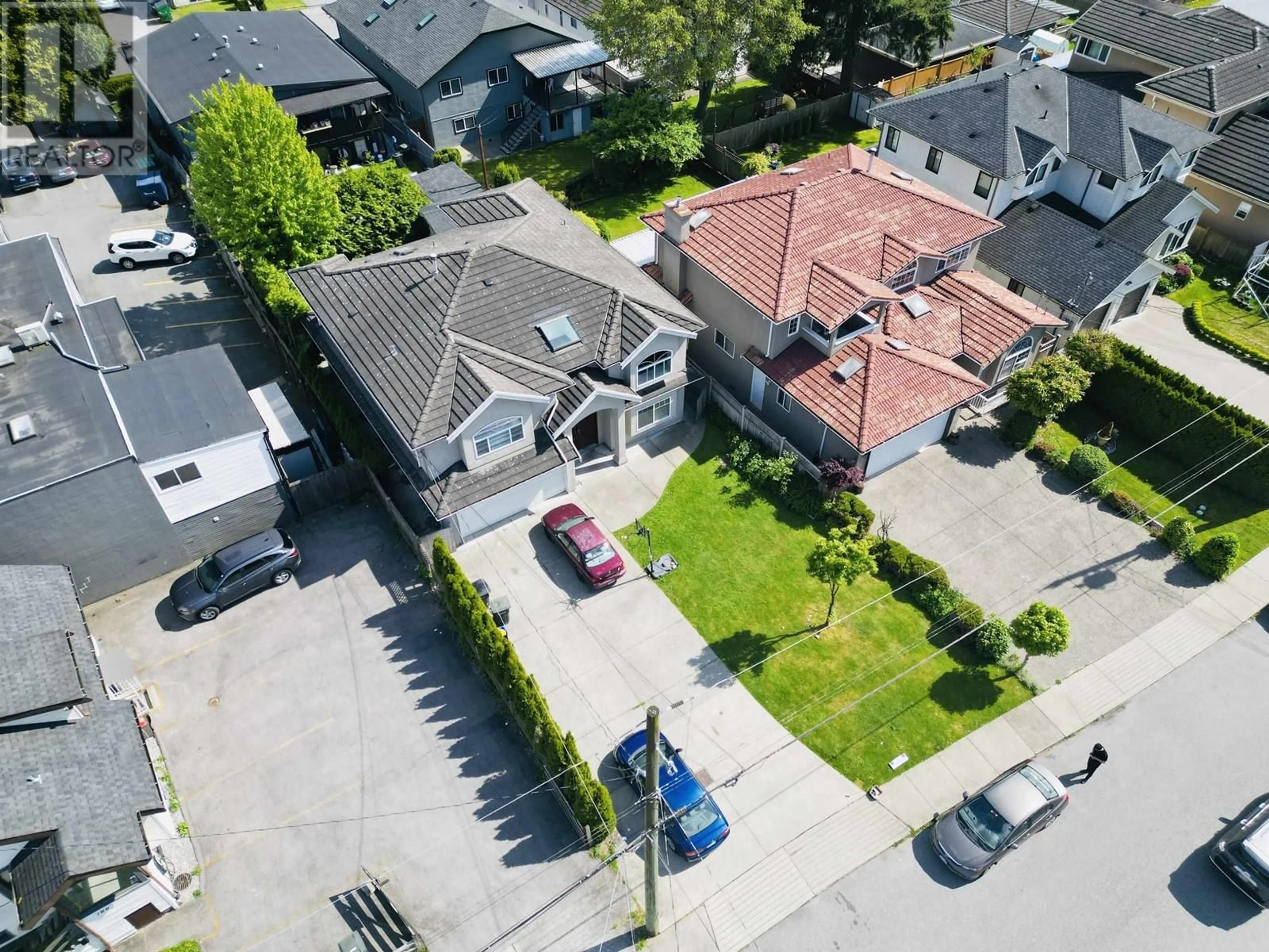 A pic from outside/outdoor area/front of a property/back of a property/a pic from drone, street for 7874 14TH AVENUE, Burnaby British Columbia V3N2B2