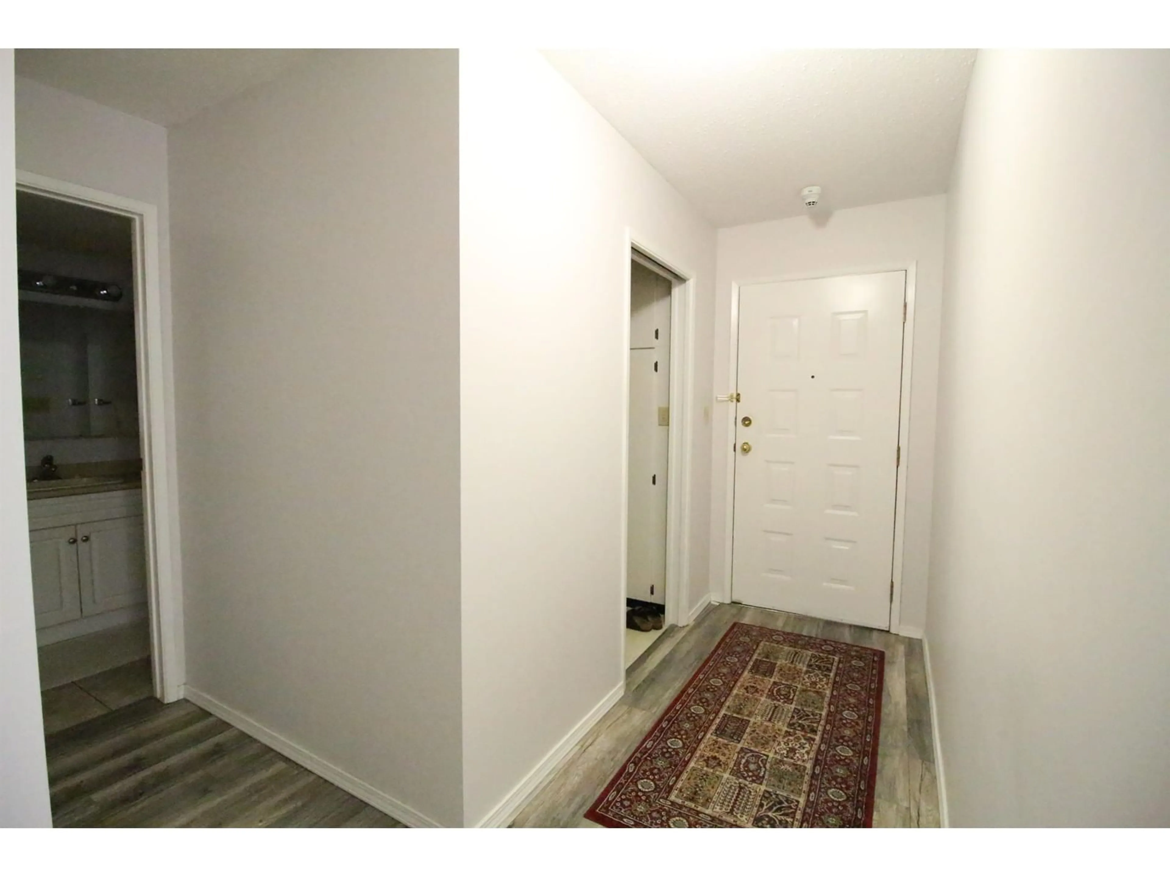 Indoor entryway for 204 - 32025 TIMS, Abbotsford British Columbia V2T2H3