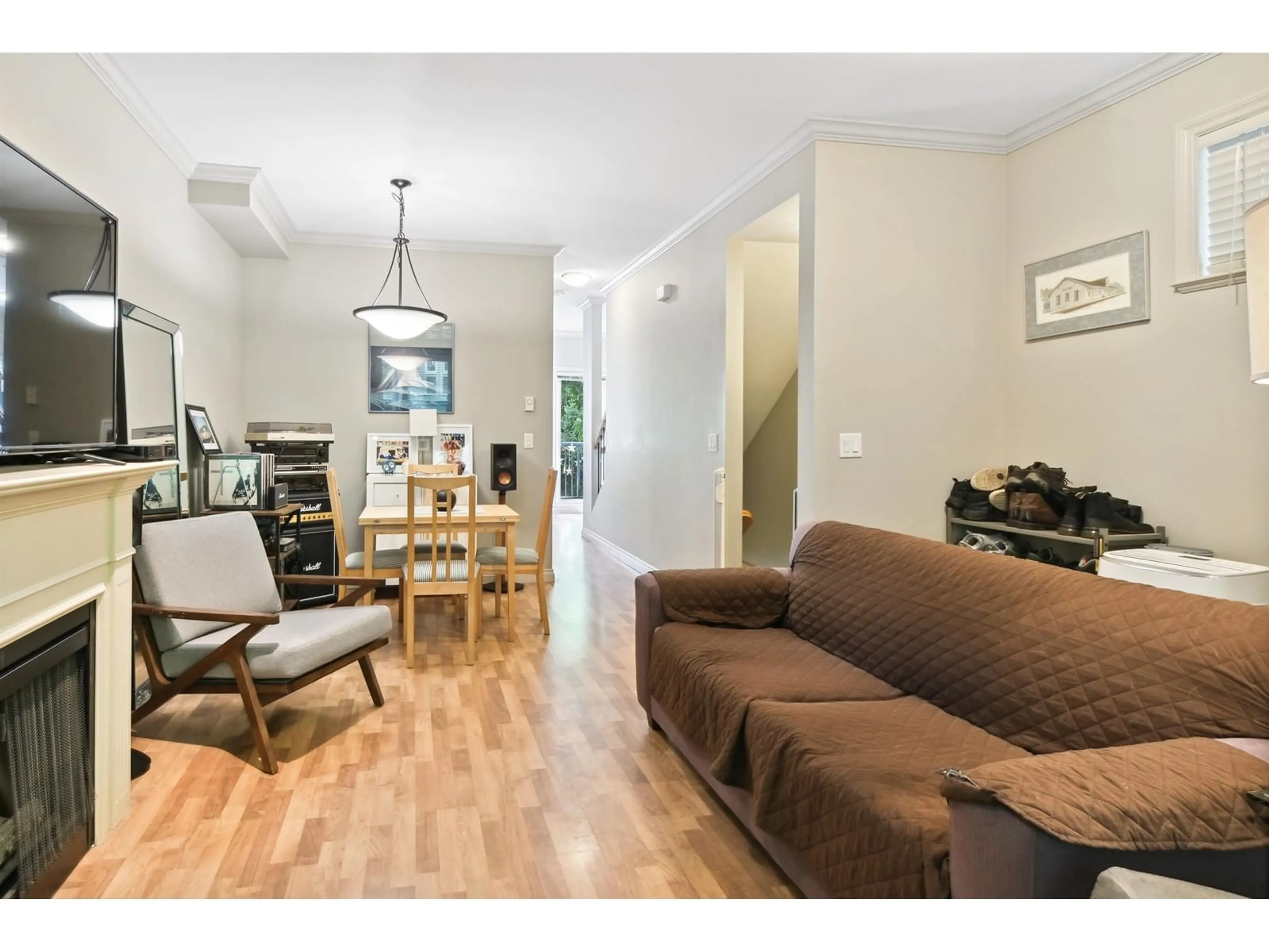 Living room with furniture, unknown for 16 - 33321 GEORGE FERGUSON, Abbotsford British Columbia V2S2L6