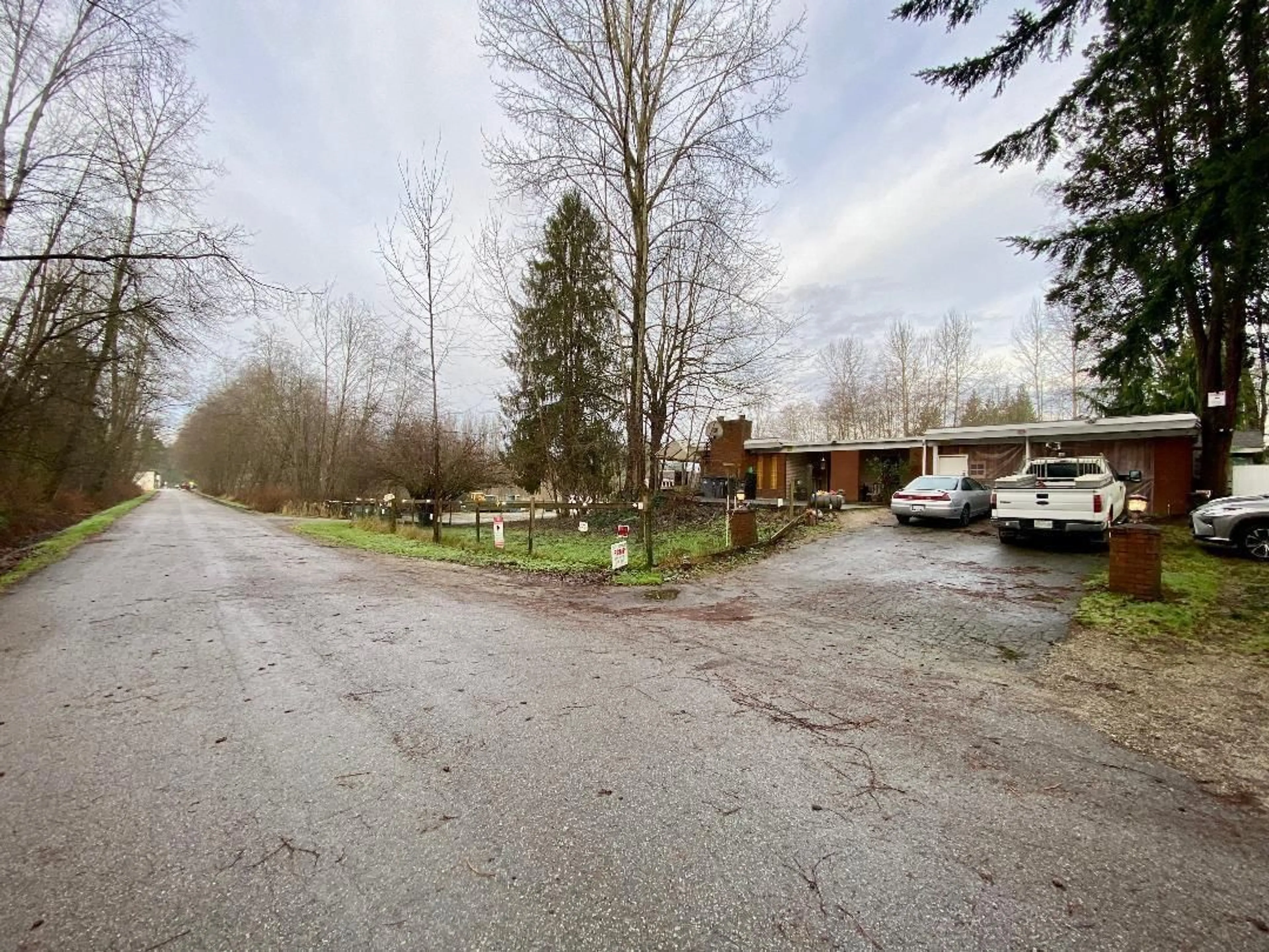 A pic from outside/outdoor area/front of a property/back of a property/a pic from drone, street for 18507 28TH, Surrey British Columbia V3Z9V2