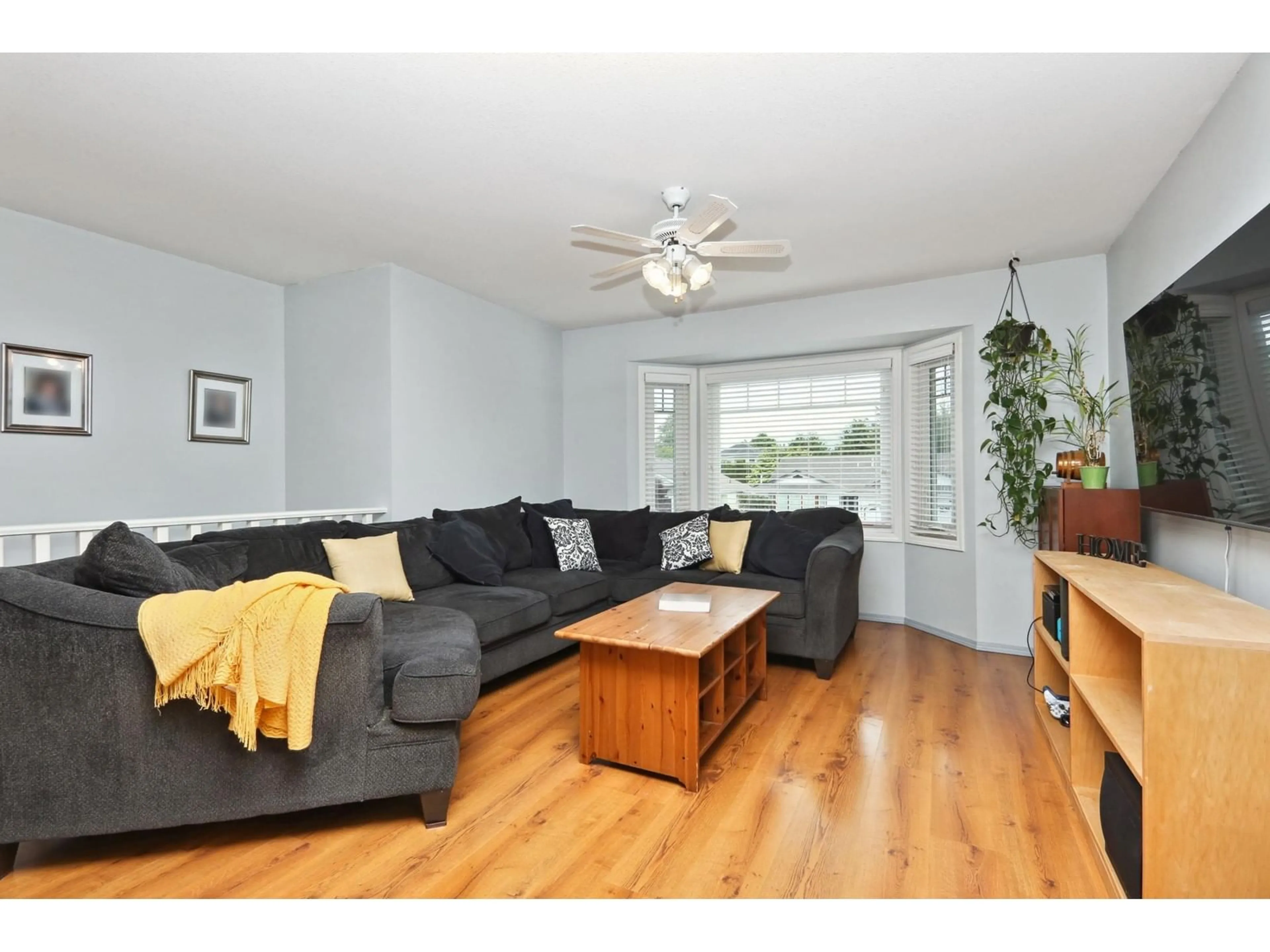 Living room with furniture, wood/laminate floor for 5677 CANTERBURY DRIVE, Chilliwack British Columbia V2R3E2