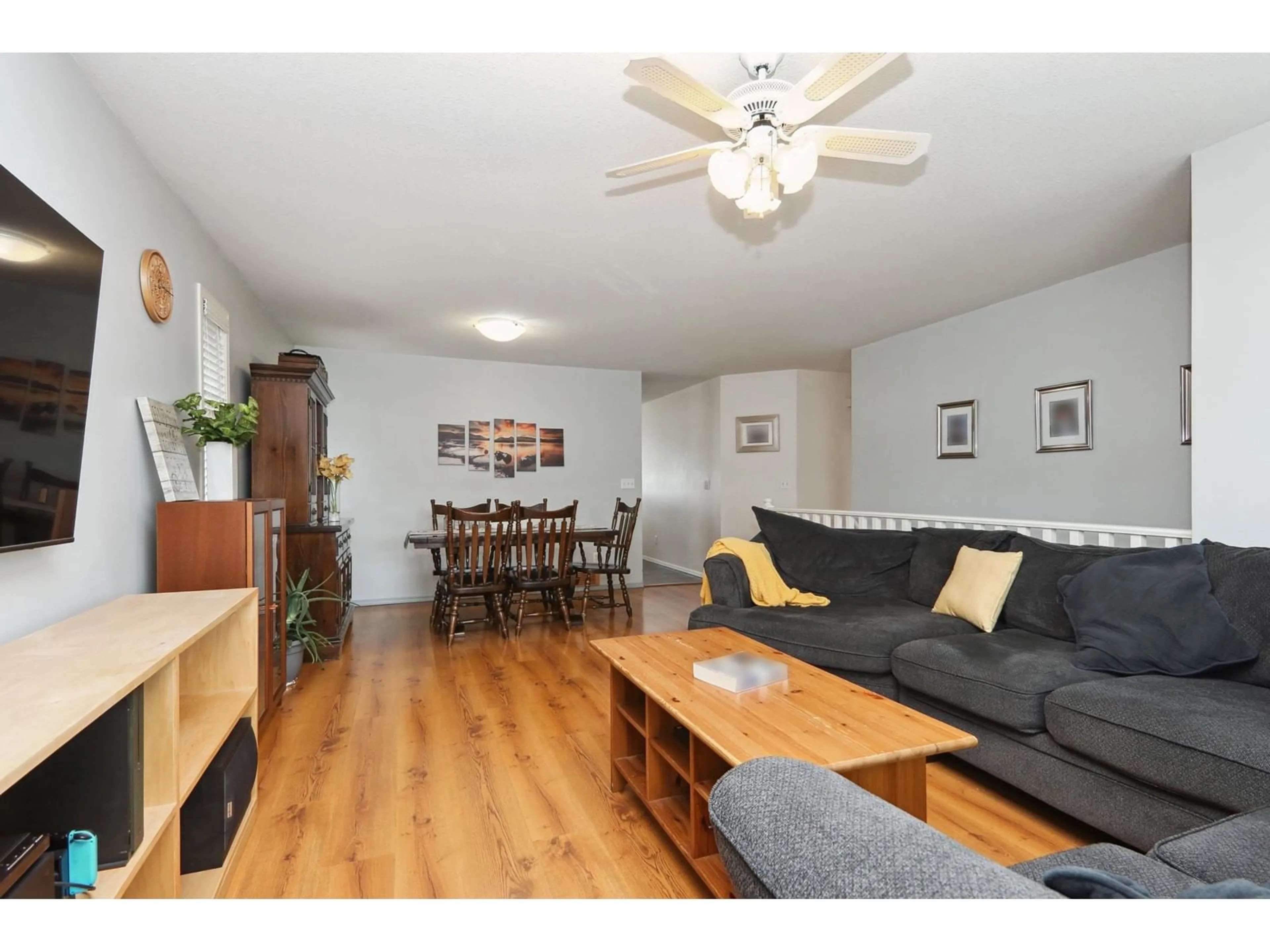 Living room with furniture, wood/laminate floor for 5677 CANTERBURY DRIVE, Chilliwack British Columbia V2R3E2