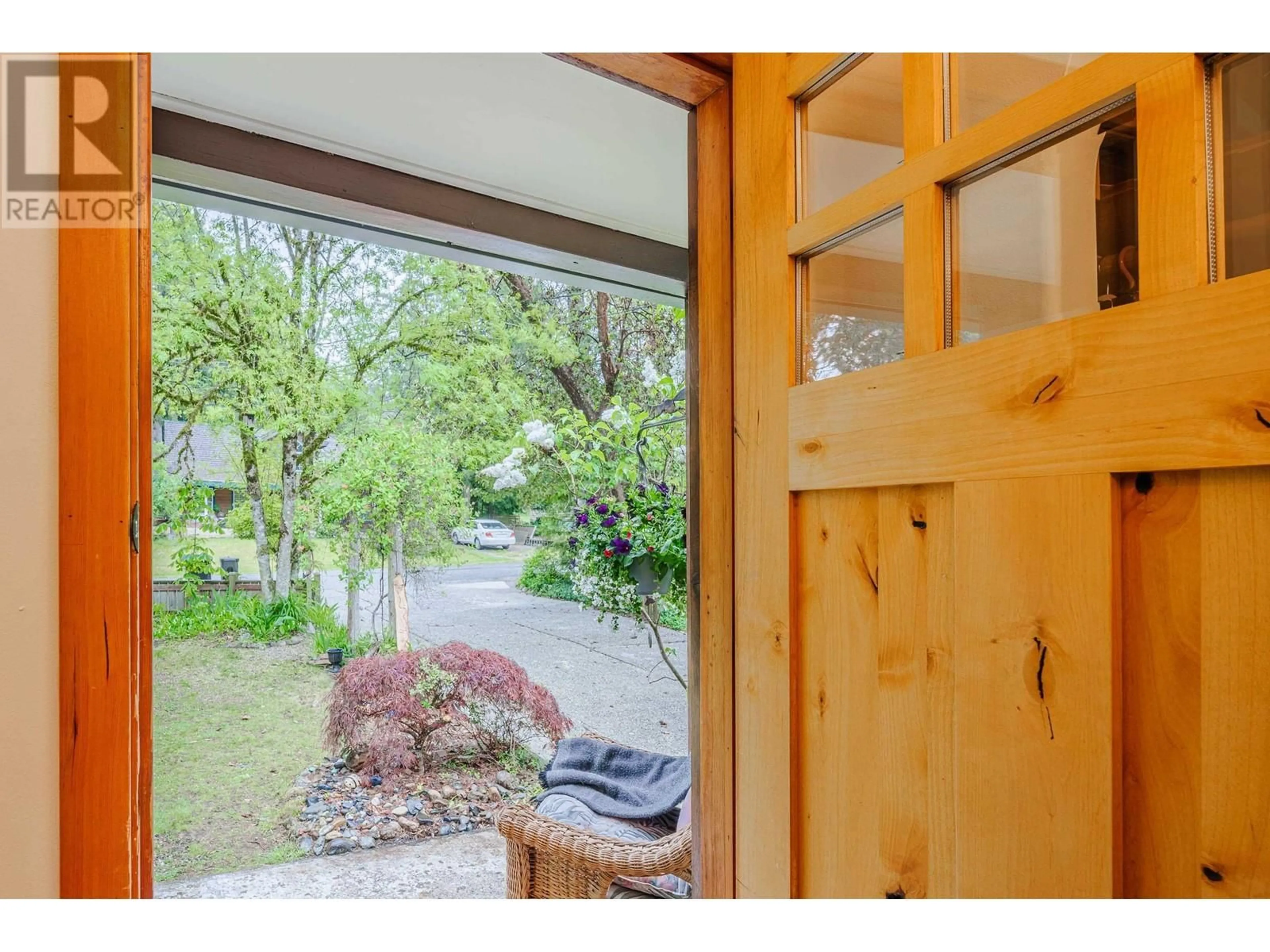 Indoor entryway for 6141 STOCKWELL ROAD, Sechelt British Columbia V7Z0L3