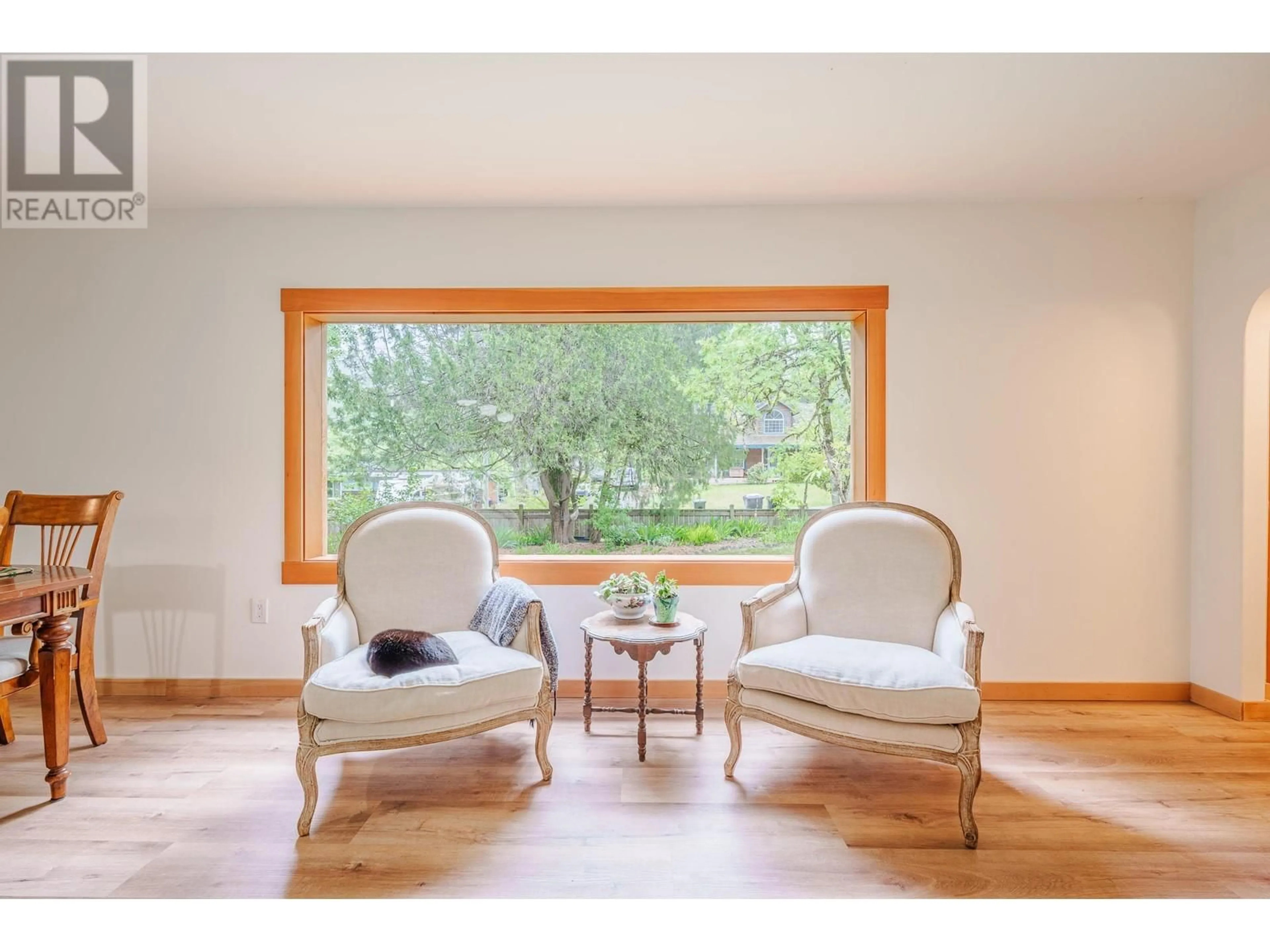 Living room with furniture, wood/laminate floor for 6141 STOCKWELL ROAD, Sechelt British Columbia V7Z0L3