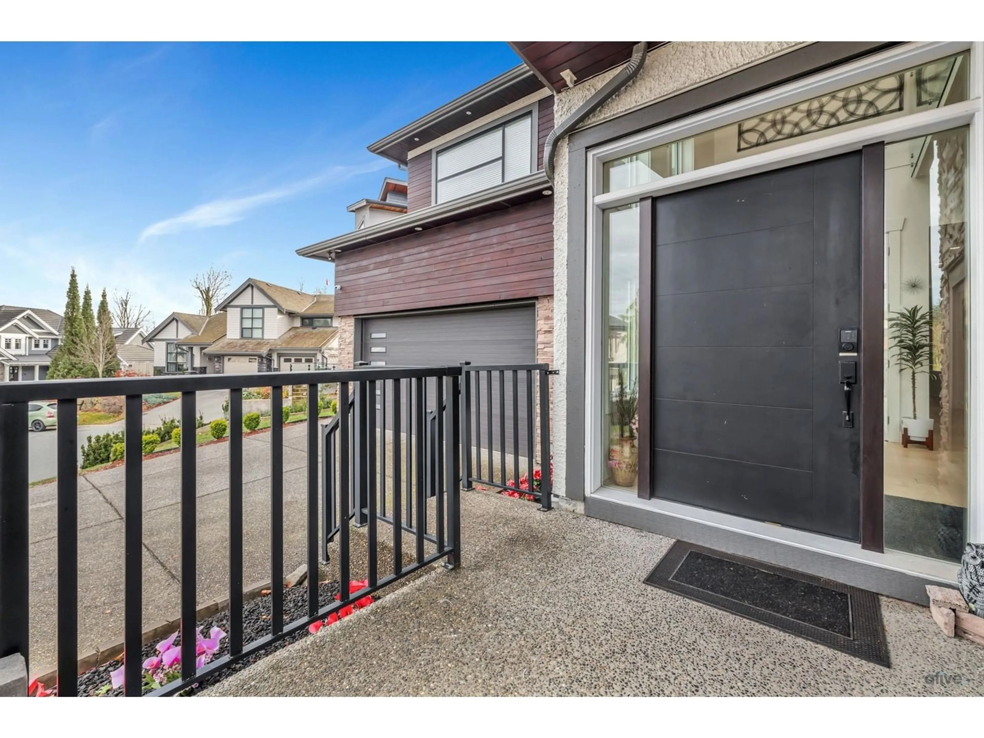 Indoor entryway for 2697 AQUILA, Abbotsford British Columbia V3G0C7