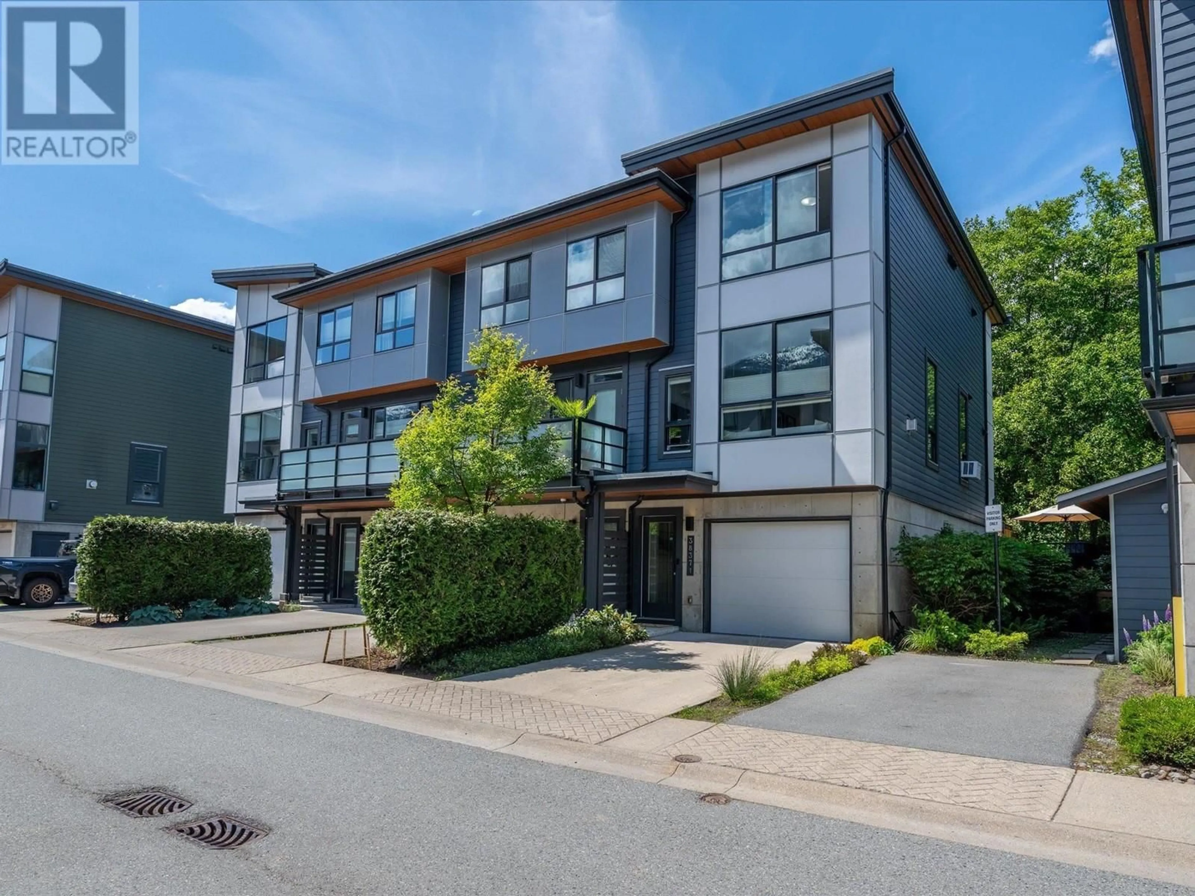 A pic from outside/outdoor area/front of a property/back of a property/a pic from drone, street for 38371 SUMMITS VIEW DRIVE, Squamish British Columbia V8B0V4