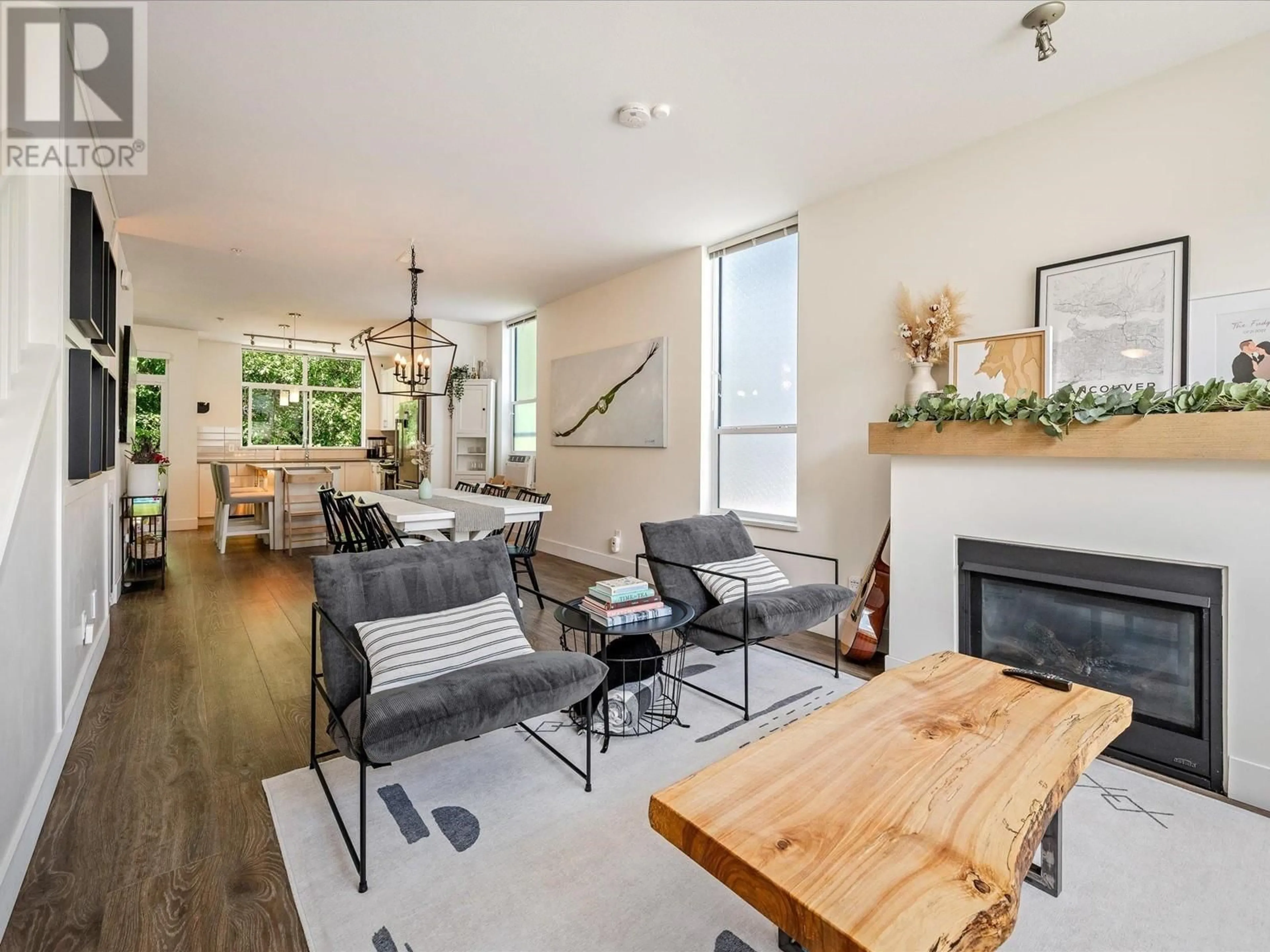 Living room with furniture, unknown for 38371 SUMMITS VIEW DRIVE, Squamish British Columbia V8B0V4