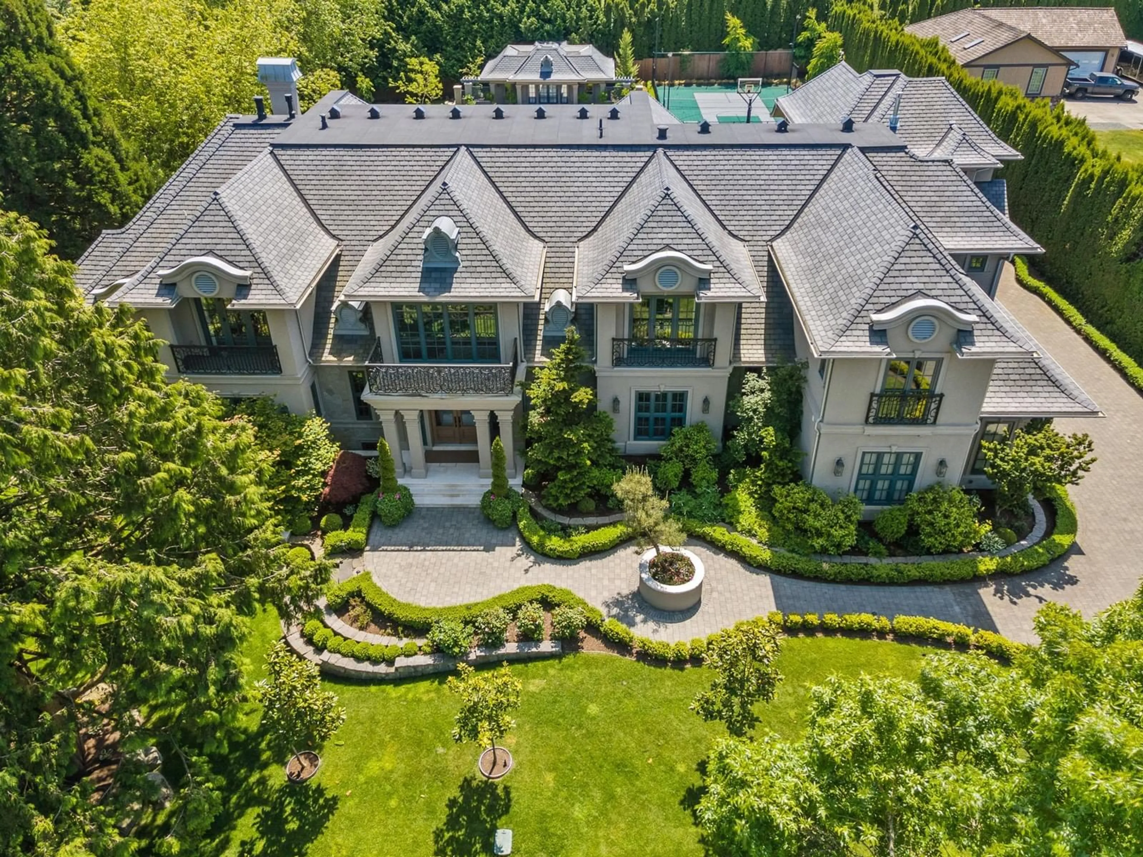 A pic from outside/outdoor area/front of a property/back of a property/a pic from drone, unknown for 18256 21A, Surrey British Columbia V3Z9W2