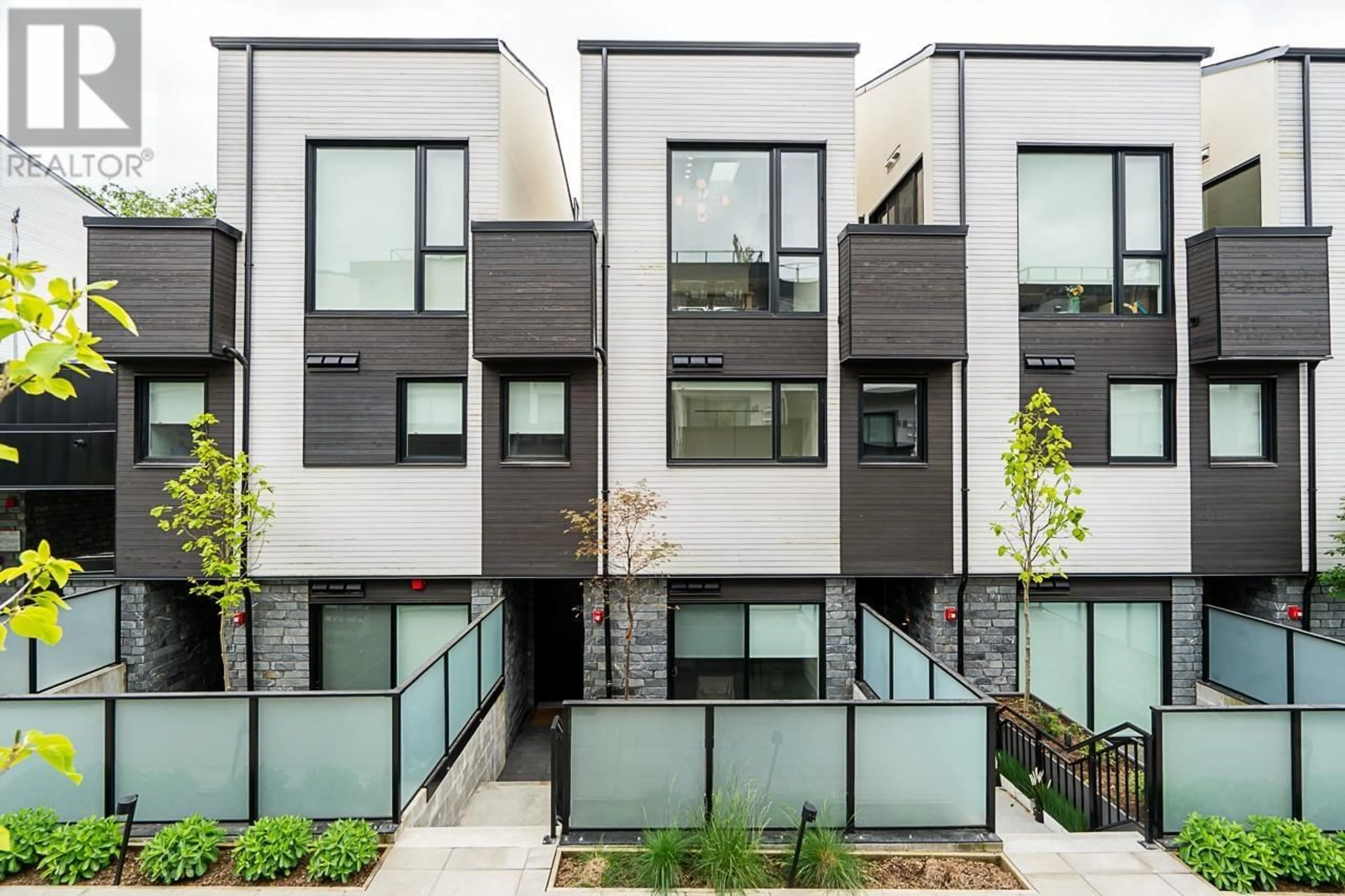 Unknown for 210 - 650 2ND STREET, North Vancouver British Columbia V7L1E3