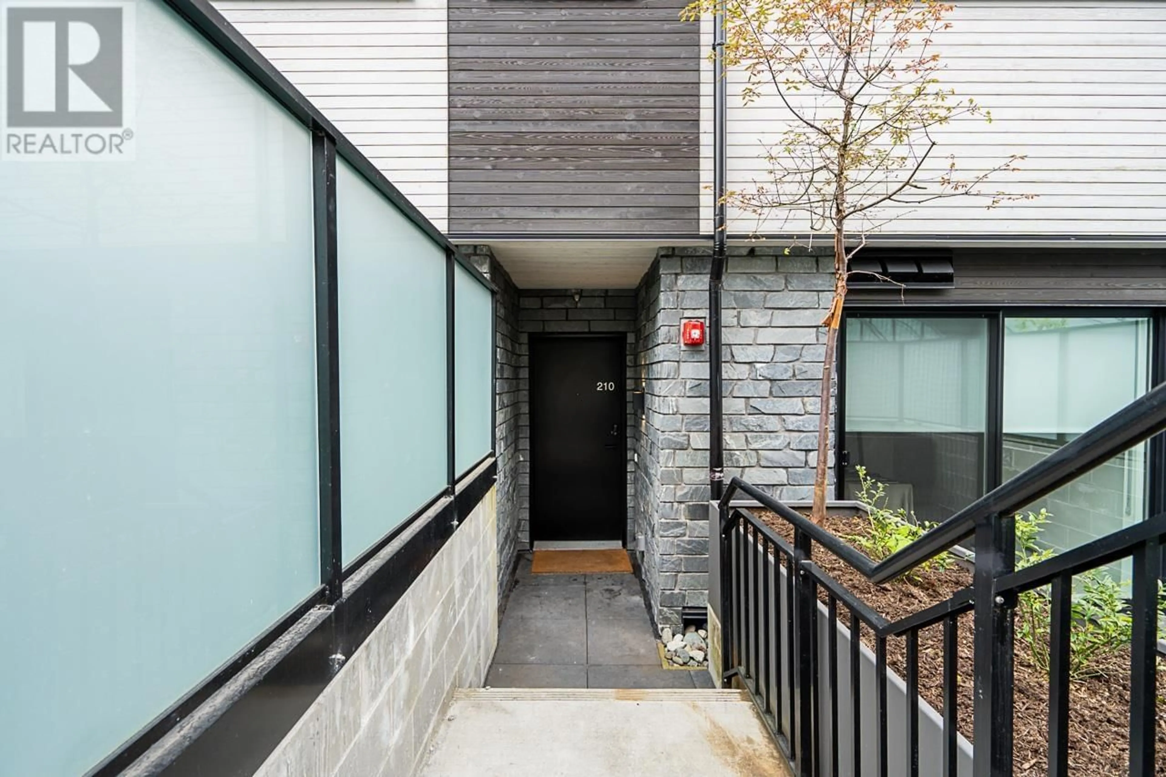 Unknown for 210 - 650 2ND STREET, North Vancouver British Columbia V7L1E3