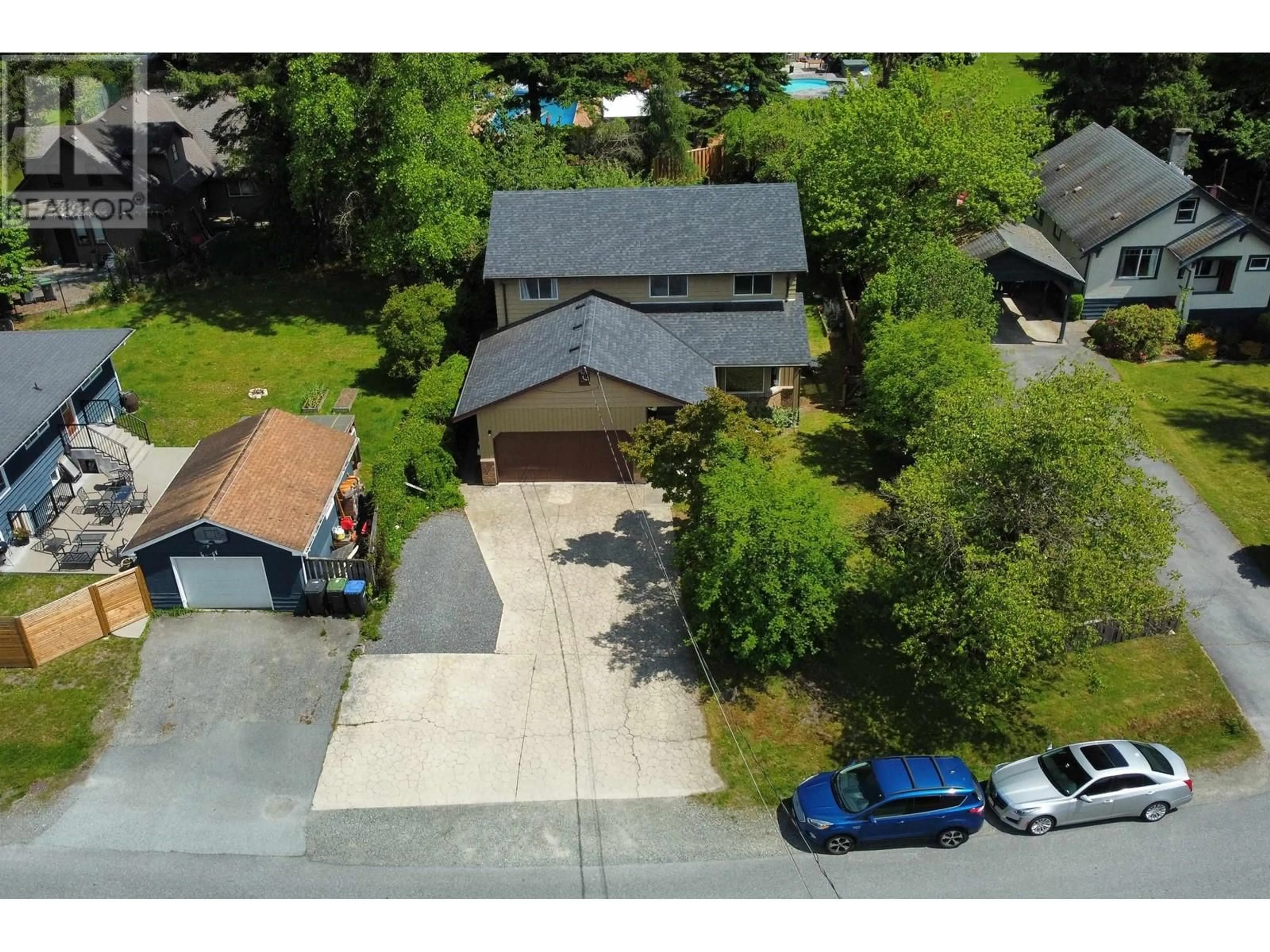 A pic from outside/outdoor area/front of a property/back of a property/a pic from drone, street for 41766 COTTONWOOD ROAD, Squamish British Columbia V0N3G0