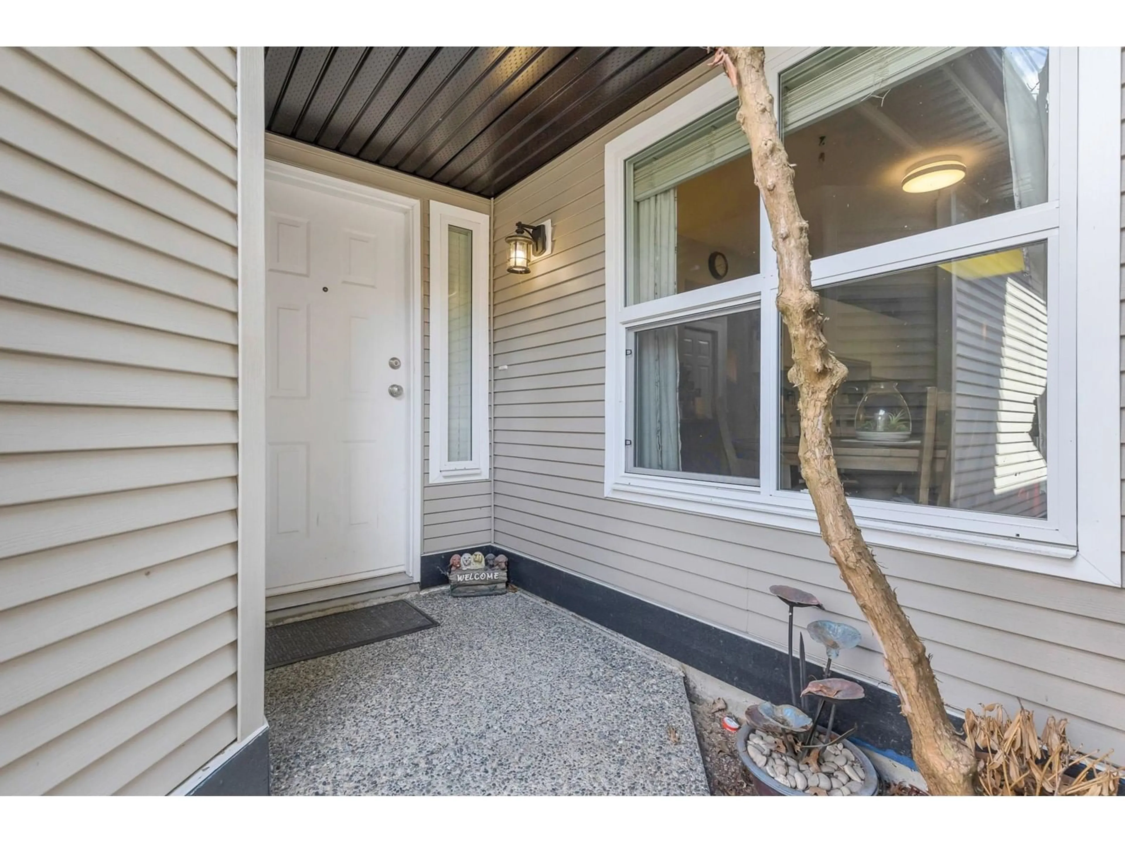 Indoor entryway for 90 - 36060 OLD YALE, Abbotsford British Columbia V3G2E9