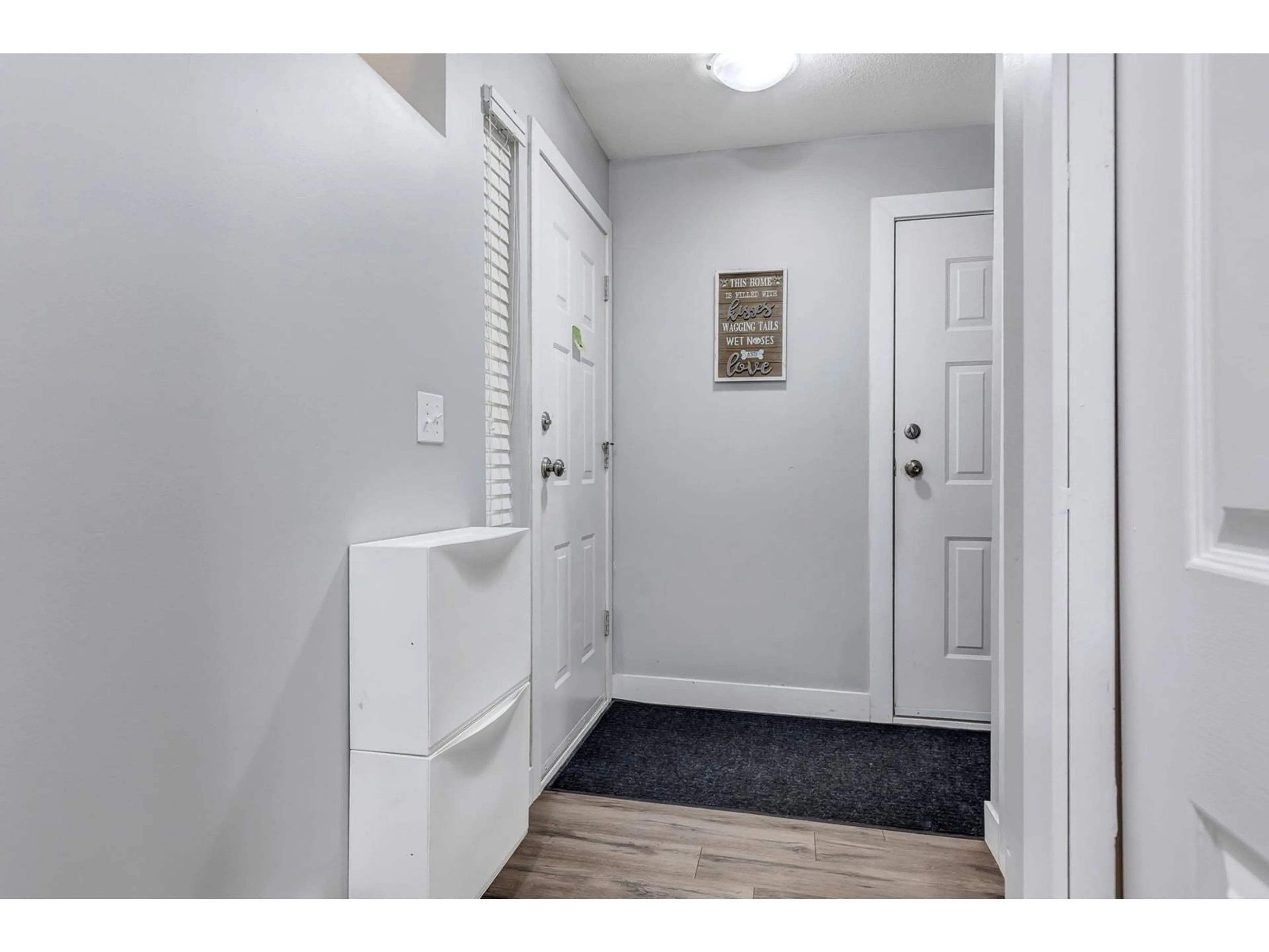Indoor entryway for 90 - 36060 OLD YALE, Abbotsford British Columbia V3G2E9
