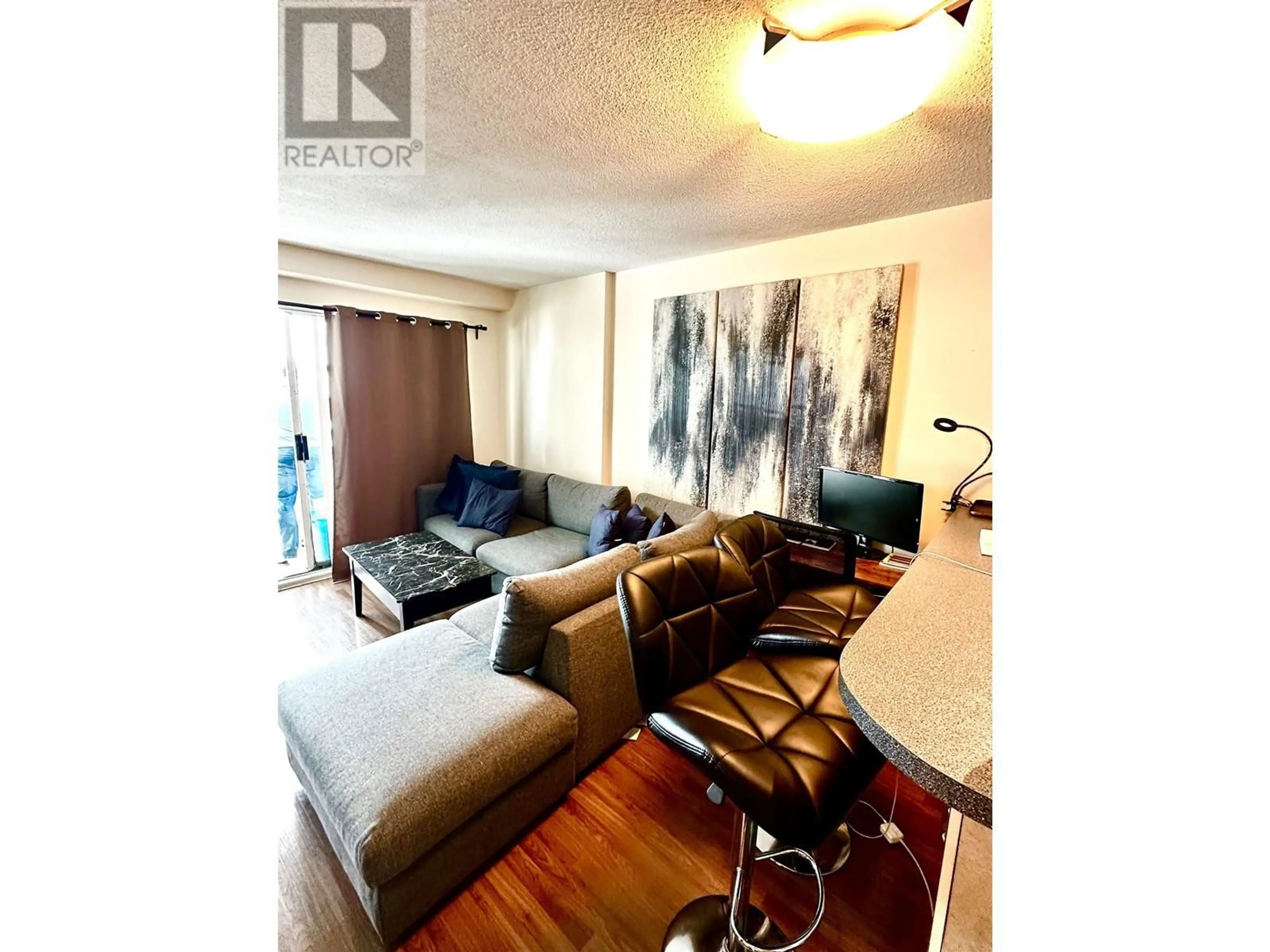 Living room with furniture, wood/laminate floor for 806 - 1188 HOWE STREET, Vancouver British Columbia V6Z2S8