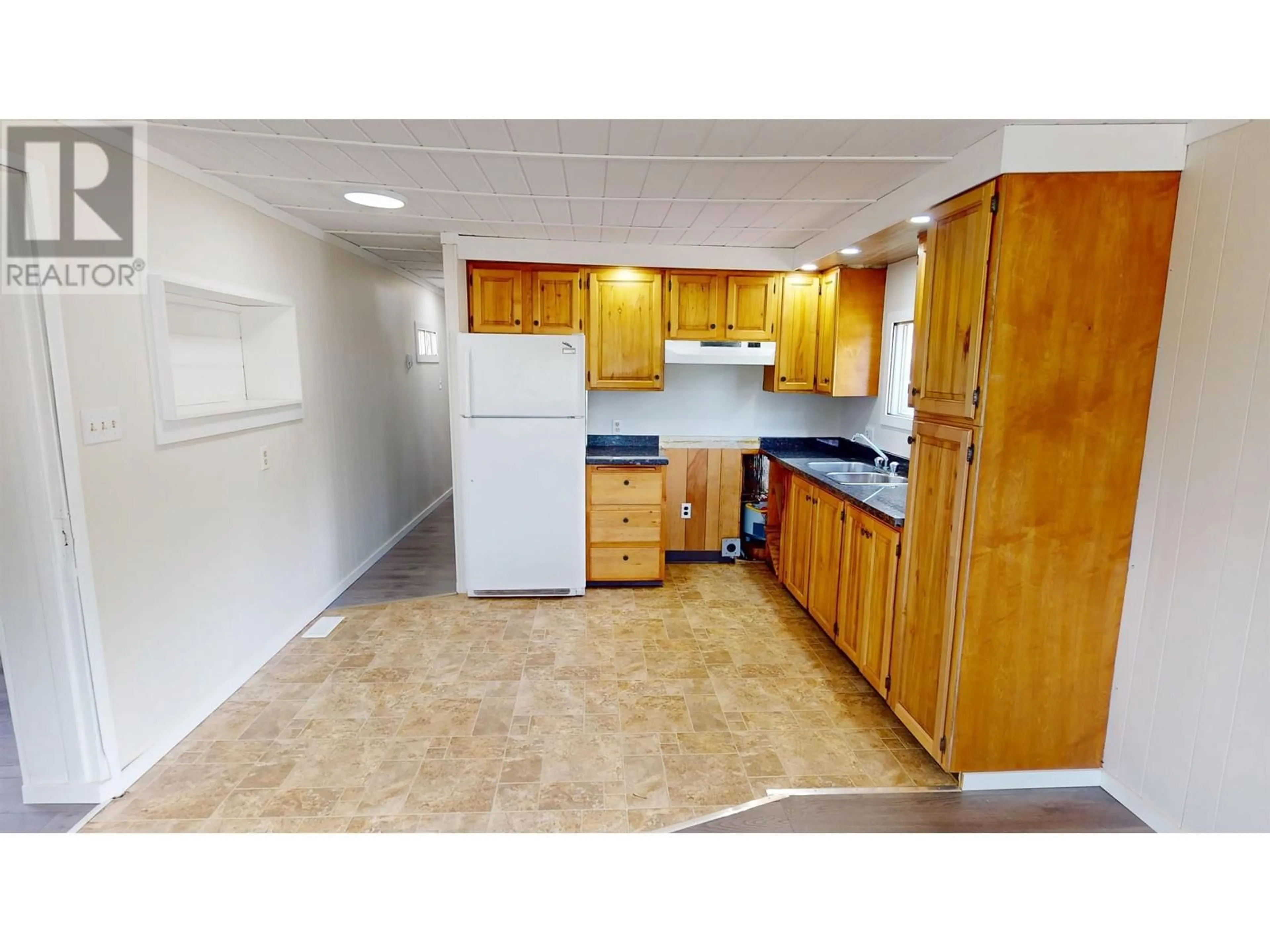 Standard kitchen, unknown for 8 - 950 ANDERSON DRIVE, Quesnel British Columbia V2J1G5