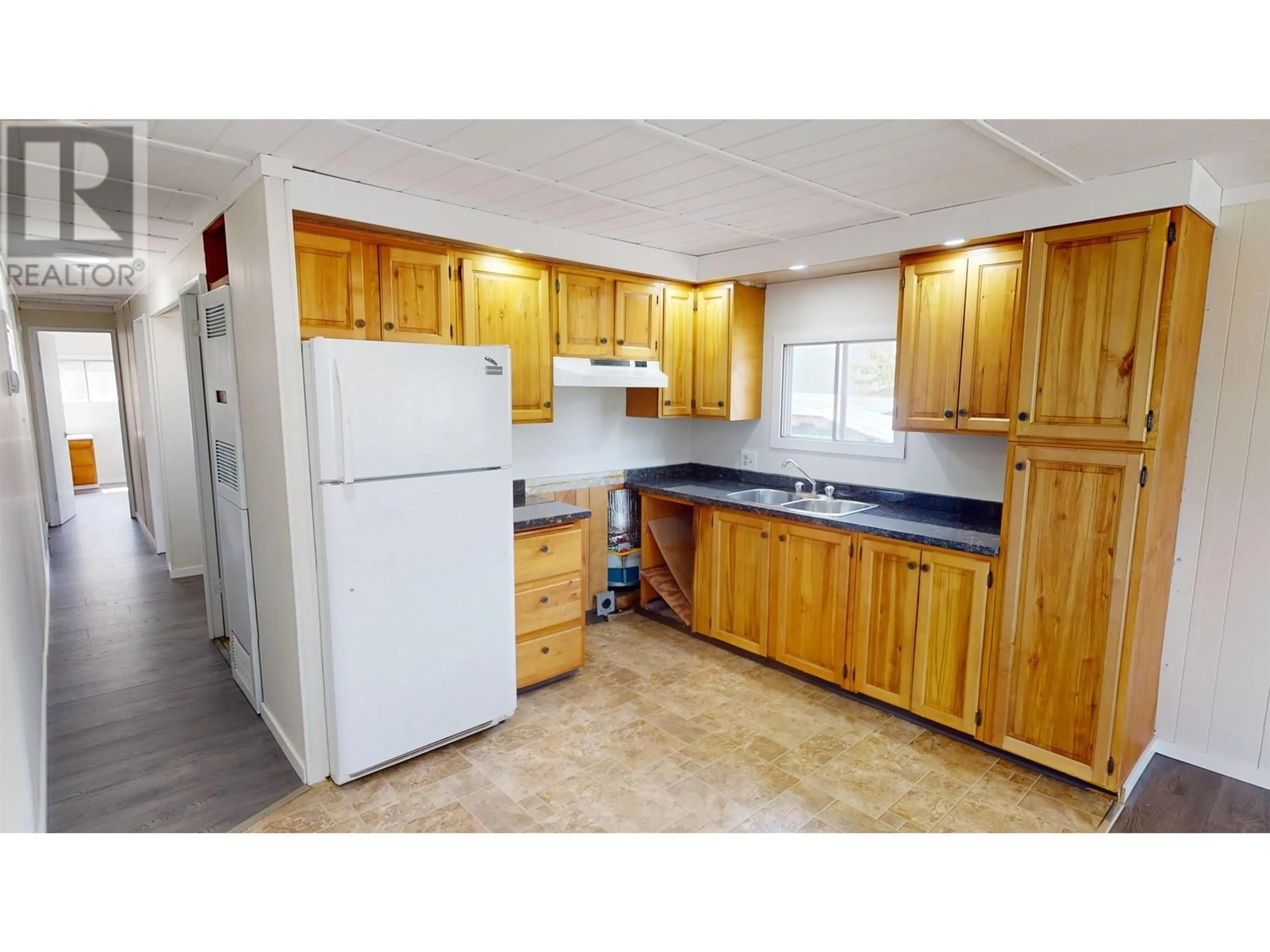 Standard kitchen, wood/laminate floor for 8 - 950 ANDERSON DRIVE, Quesnel British Columbia V2J1G5