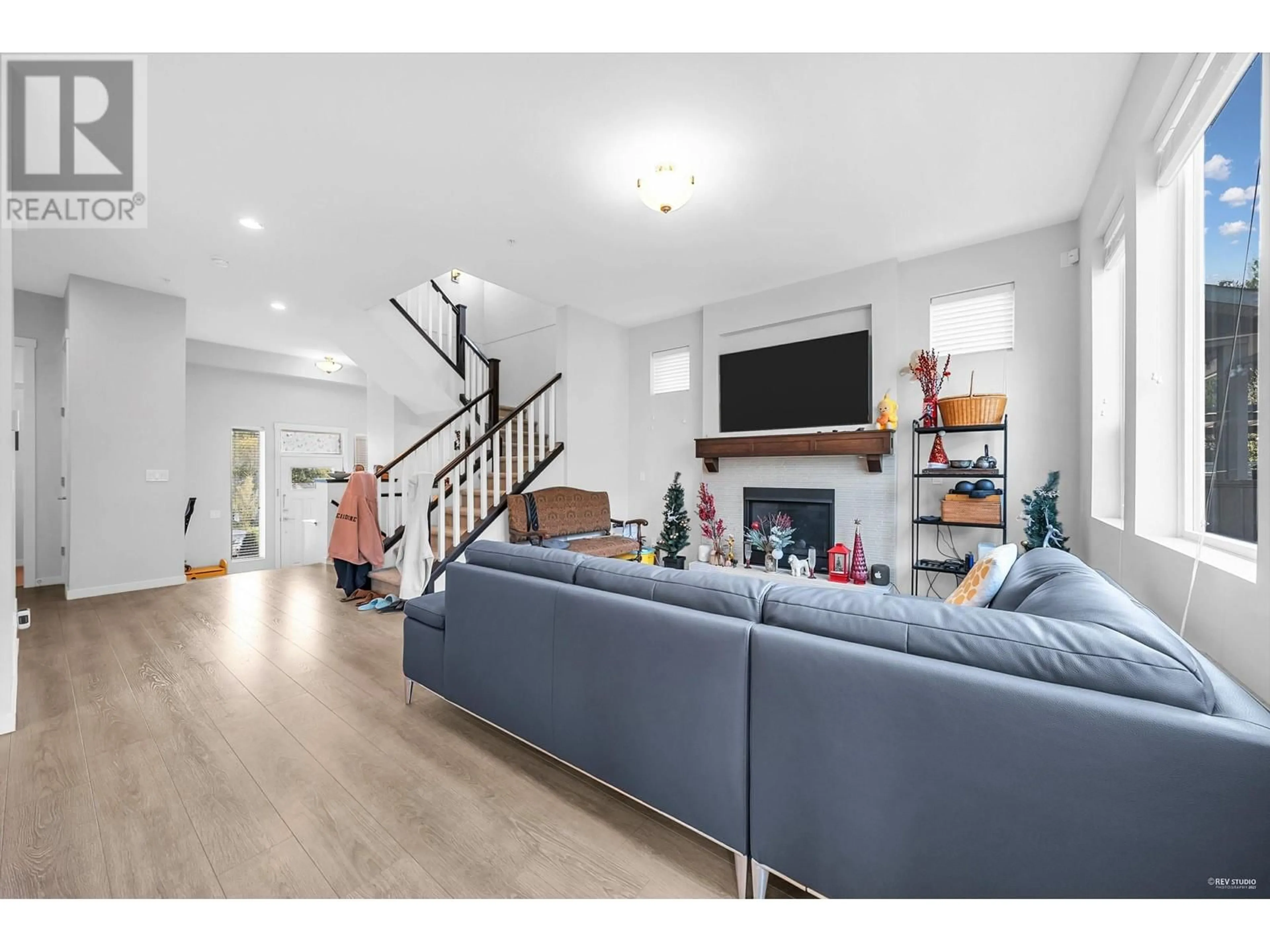 Living room with furniture, wood/laminate floor for 24355 112B AVENUE, Maple Ridge British Columbia V2W1H5