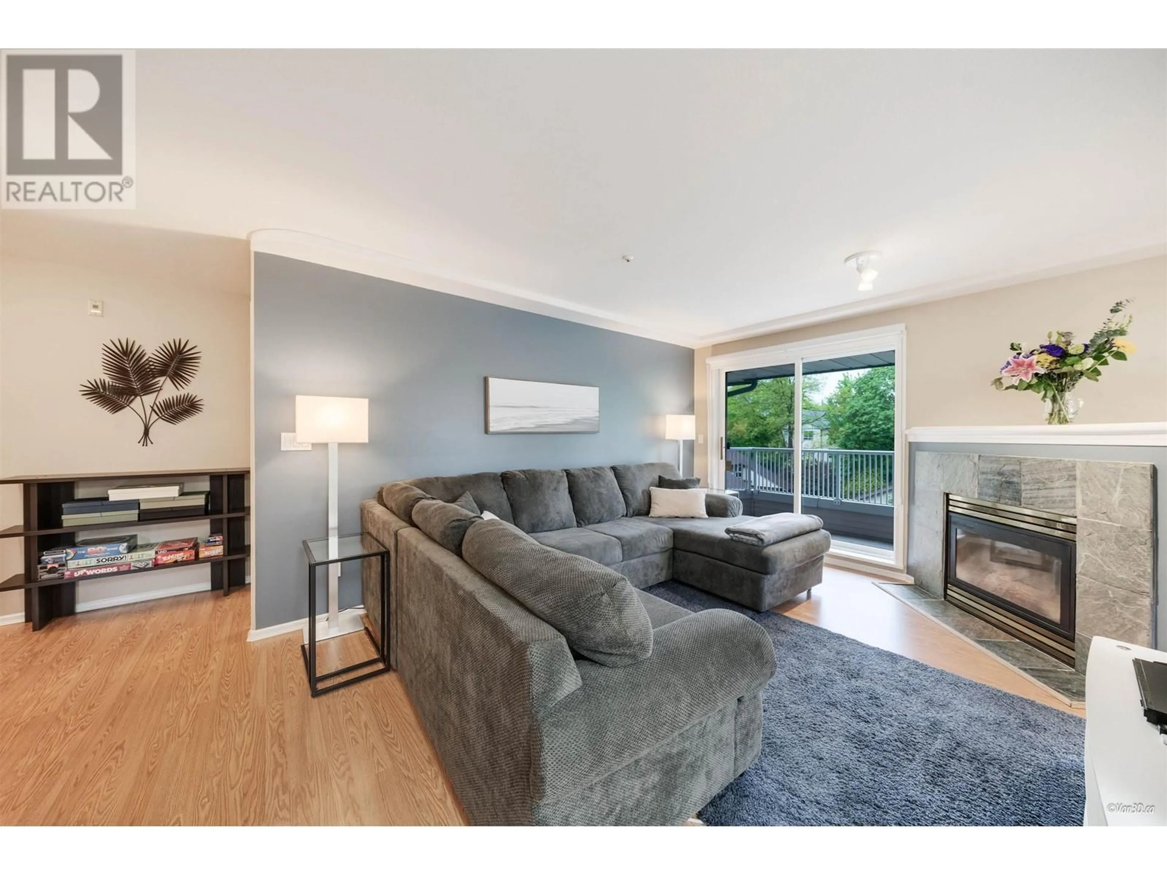 Living room with furniture, wood/laminate floor for 305 - 11960 HARRIS ROAD, Pitt Meadows British Columbia V3Y2R1