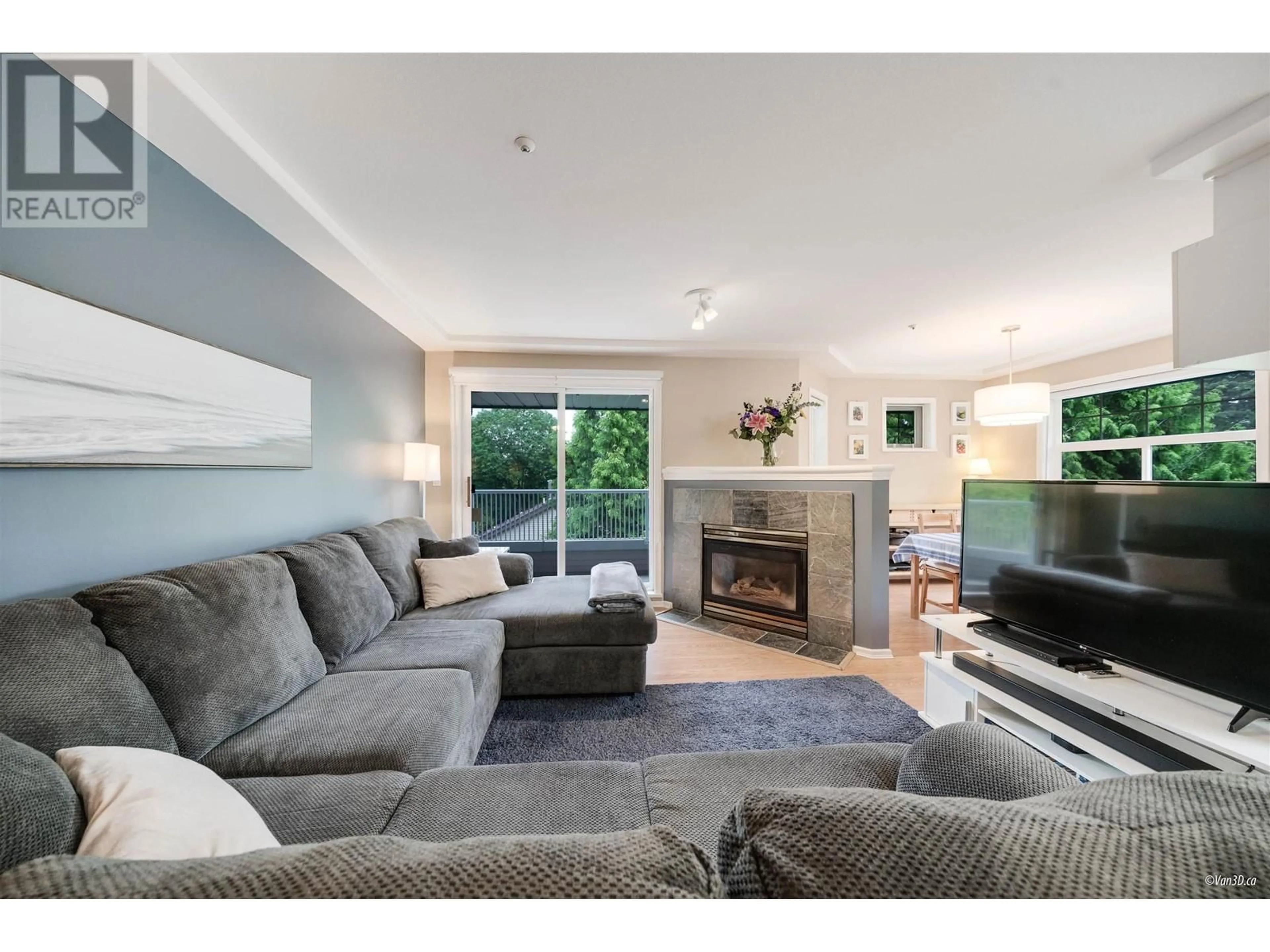 Living room with furniture, wood/laminate floor for 305 - 11960 HARRIS ROAD, Pitt Meadows British Columbia V3Y2R1
