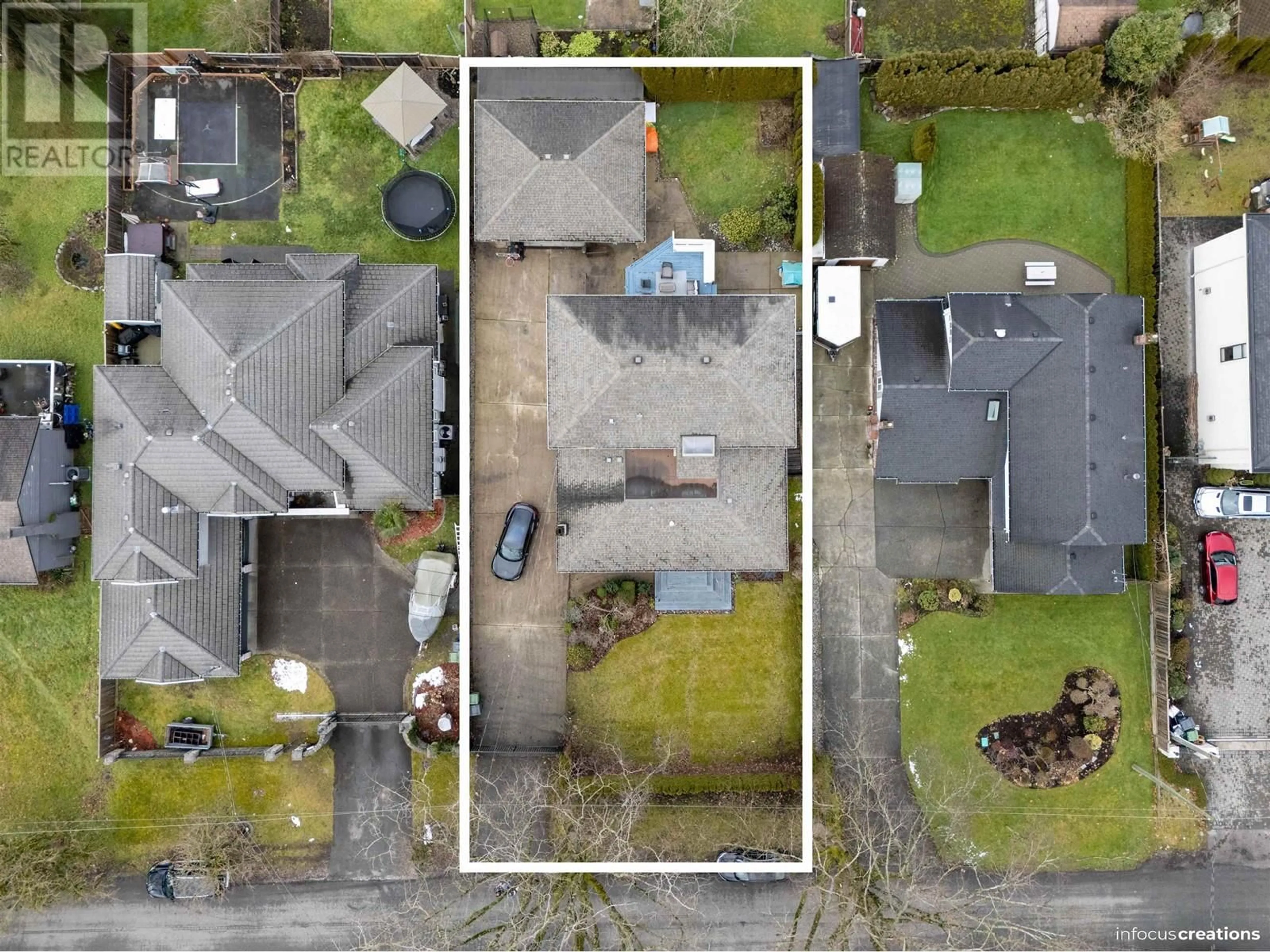 A pic from outside/outdoor area/front of a property/back of a property/a pic from drone, street for 10511 CAITHCART ROAD, Richmond British Columbia V6X1N3