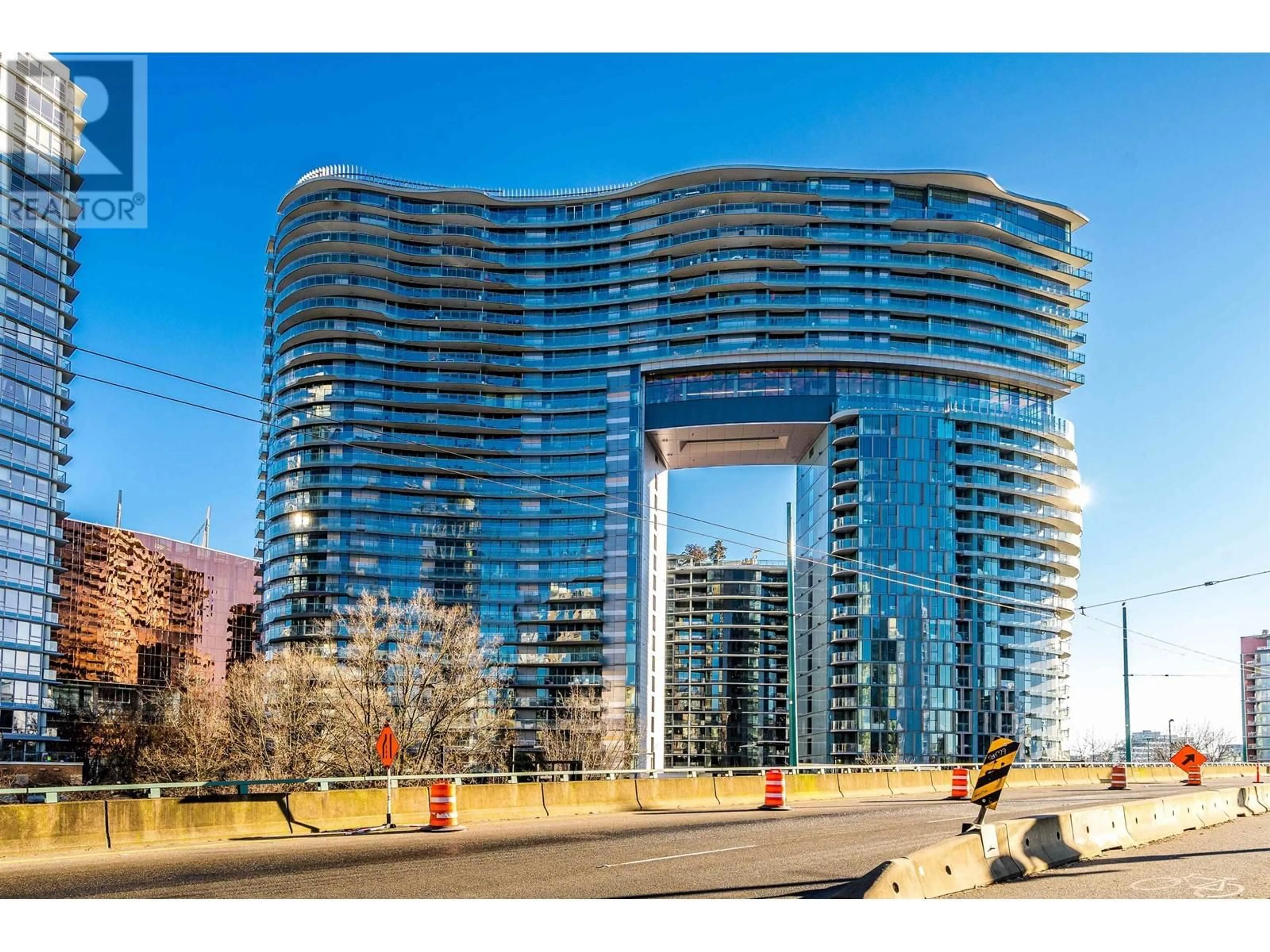Indoor foyer for 688 - 87 NELSON STREET, Vancouver British Columbia V6Z0E8