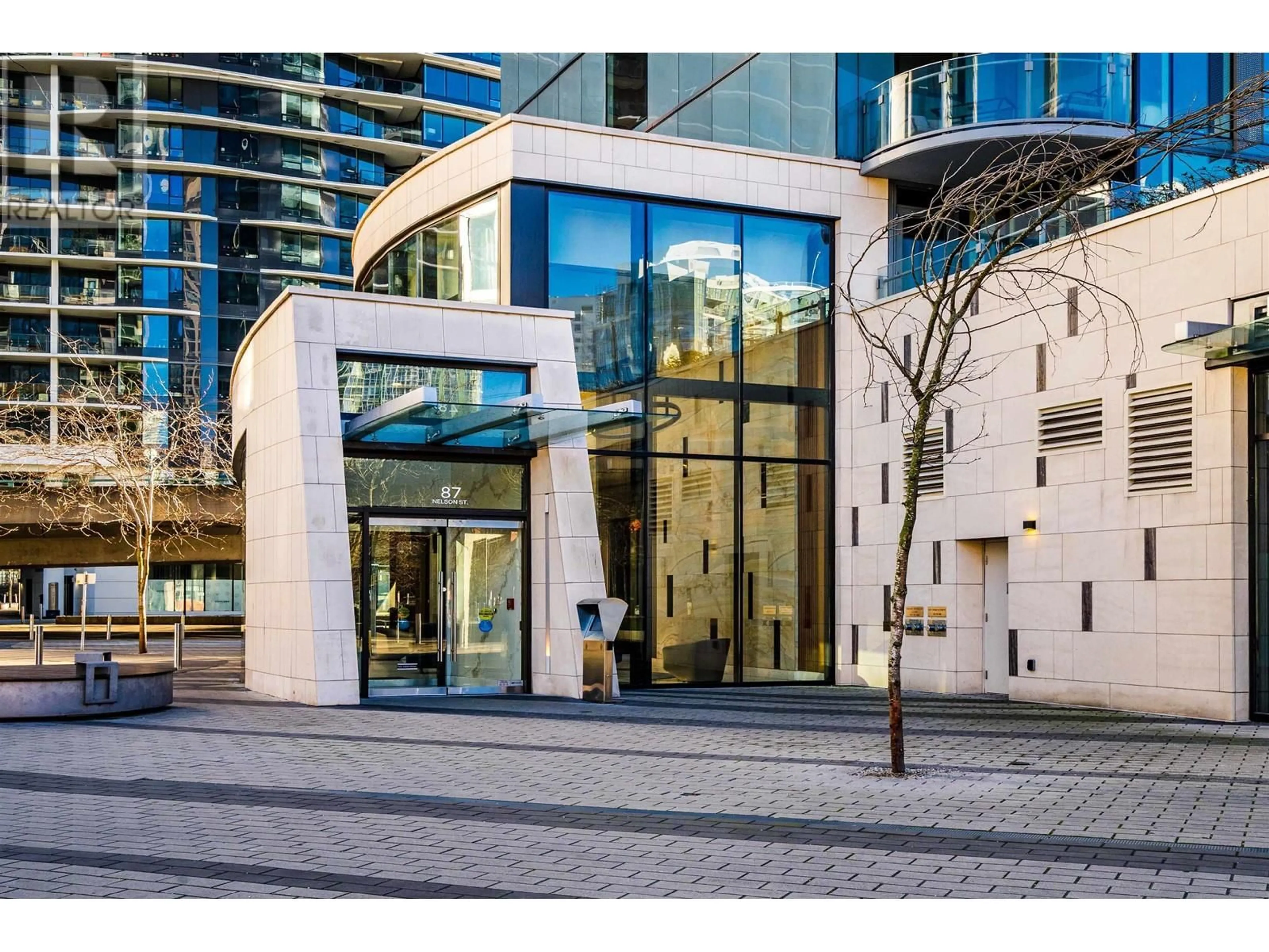Indoor foyer for 688 - 87 NELSON STREET, Vancouver British Columbia V6Z0E8