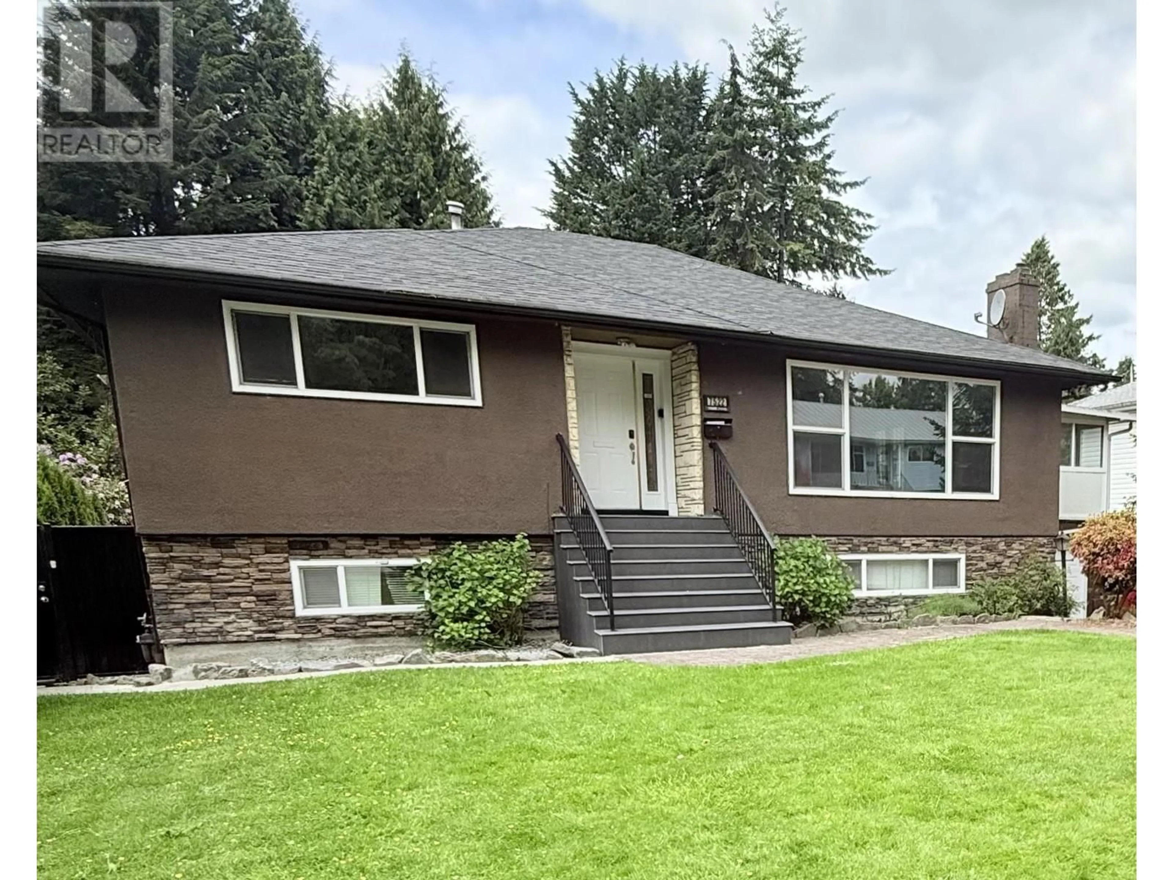 Home with vinyl exterior material, street for 7522 MARK CRESCENT, Burnaby British Columbia V5A1Z3