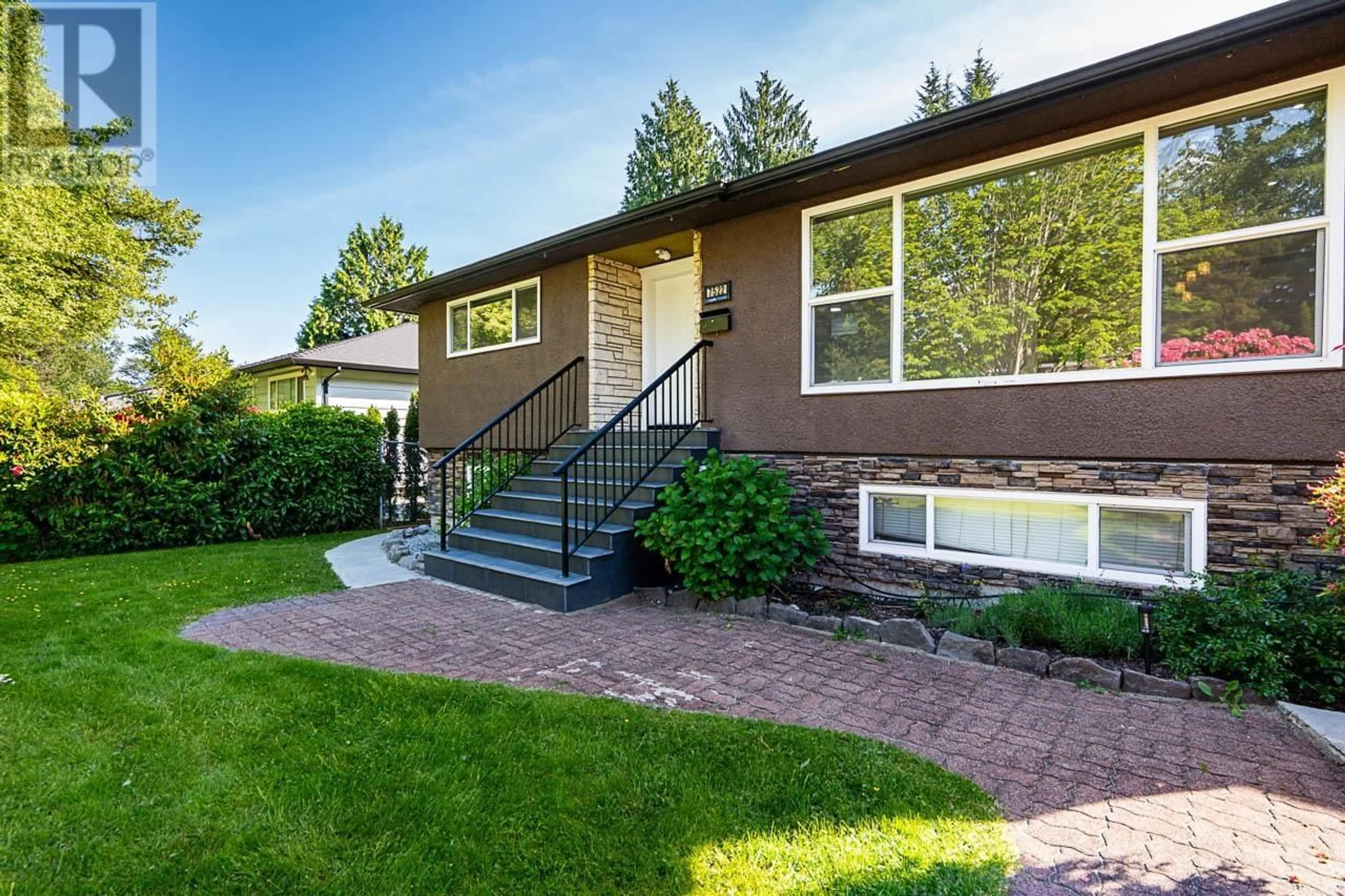 Home with vinyl exterior material, street for 7522 MARK CRESCENT, Burnaby British Columbia V5A1Z3