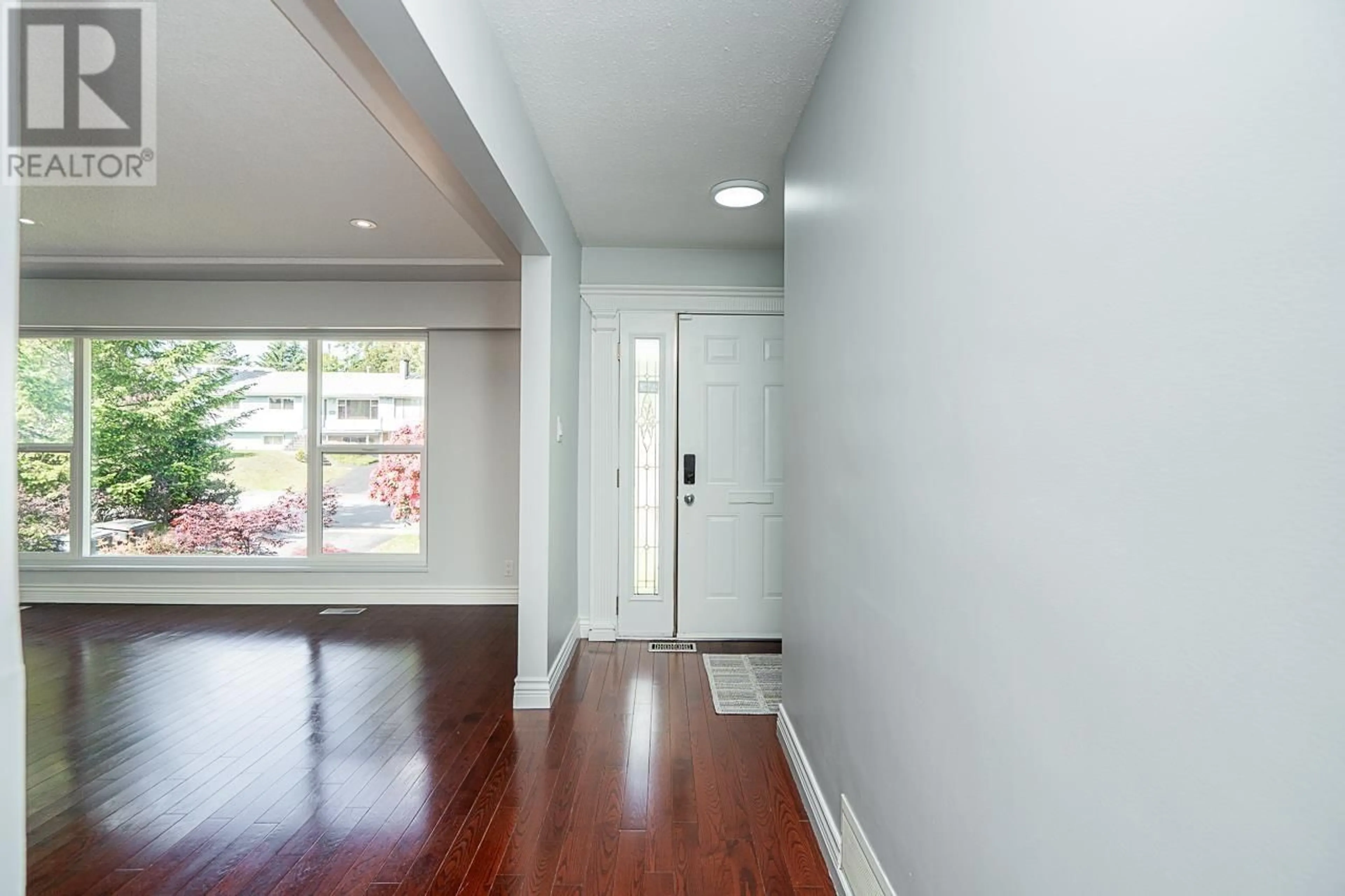 Indoor entryway for 7522 MARK CRESCENT, Burnaby British Columbia V5A1Z3