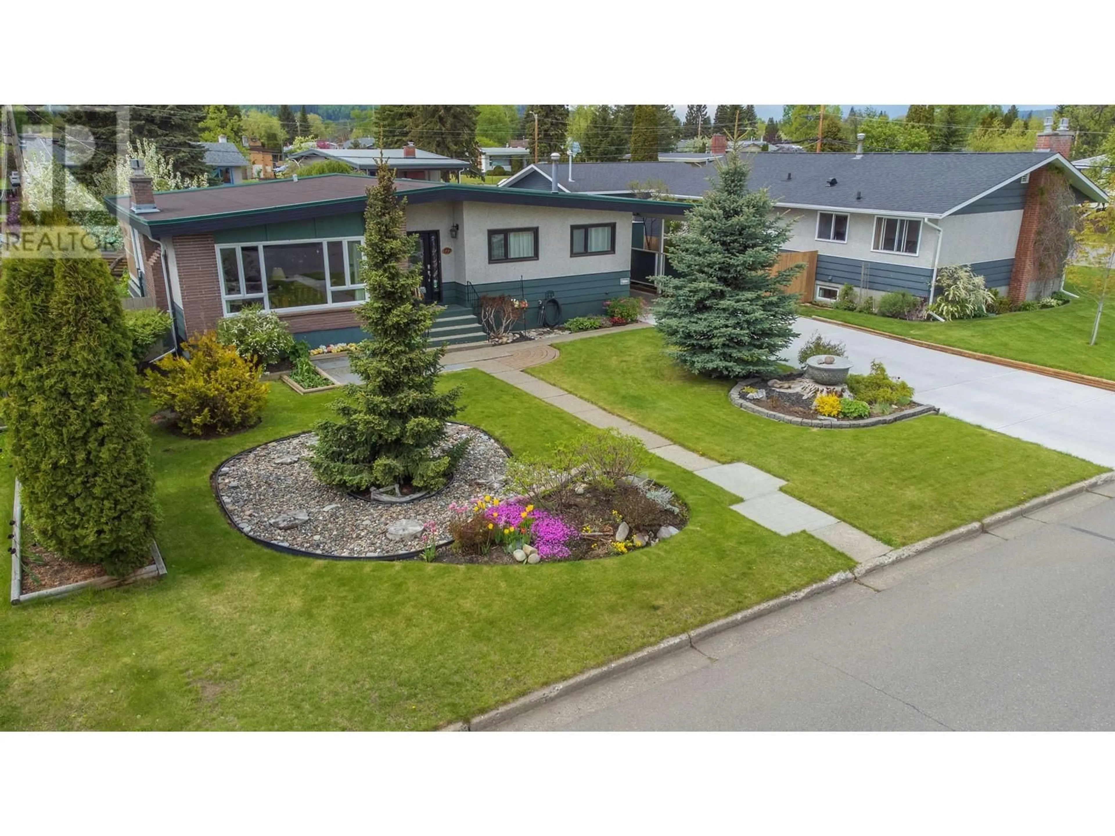 A pic from outside/outdoor area/front of a property/back of a property/a pic from drone, street for 177 OGILVIE STREET, Prince George British Columbia V2M3H4
