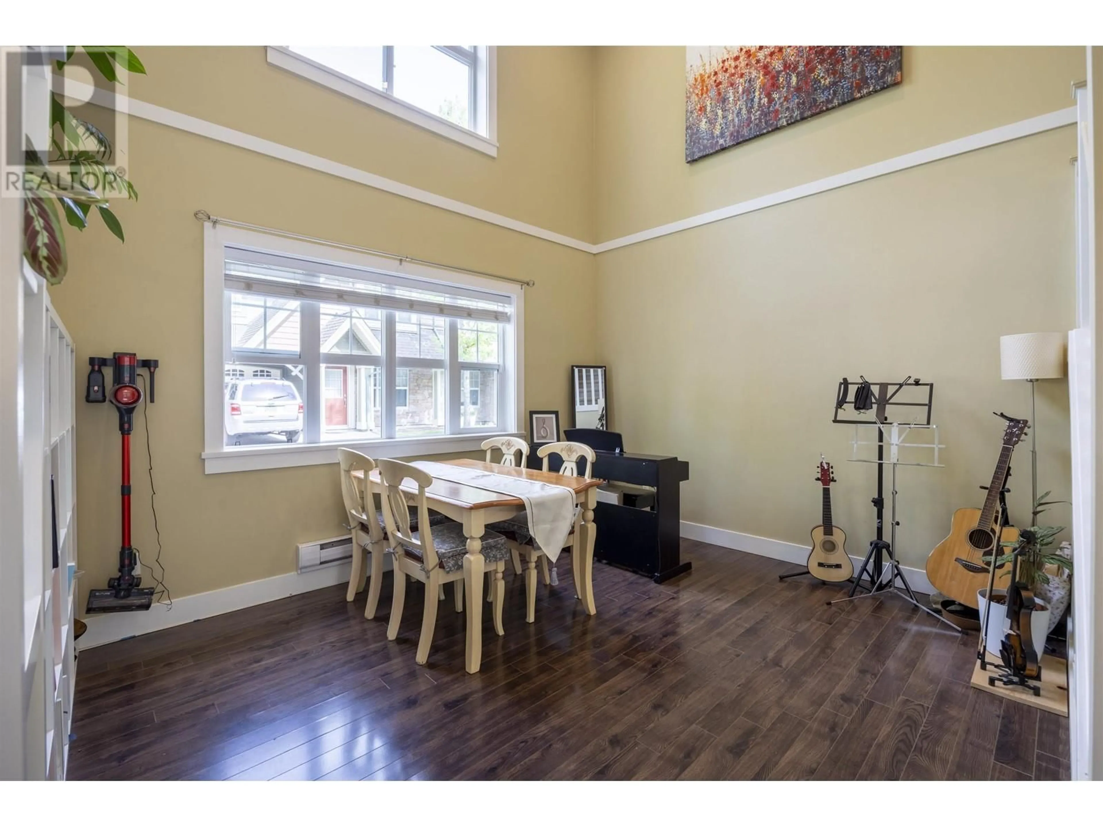 Dining room, wood/laminate floor for 32 - 22977 116 AVENUE, Maple Ridge British Columbia V2X9A8