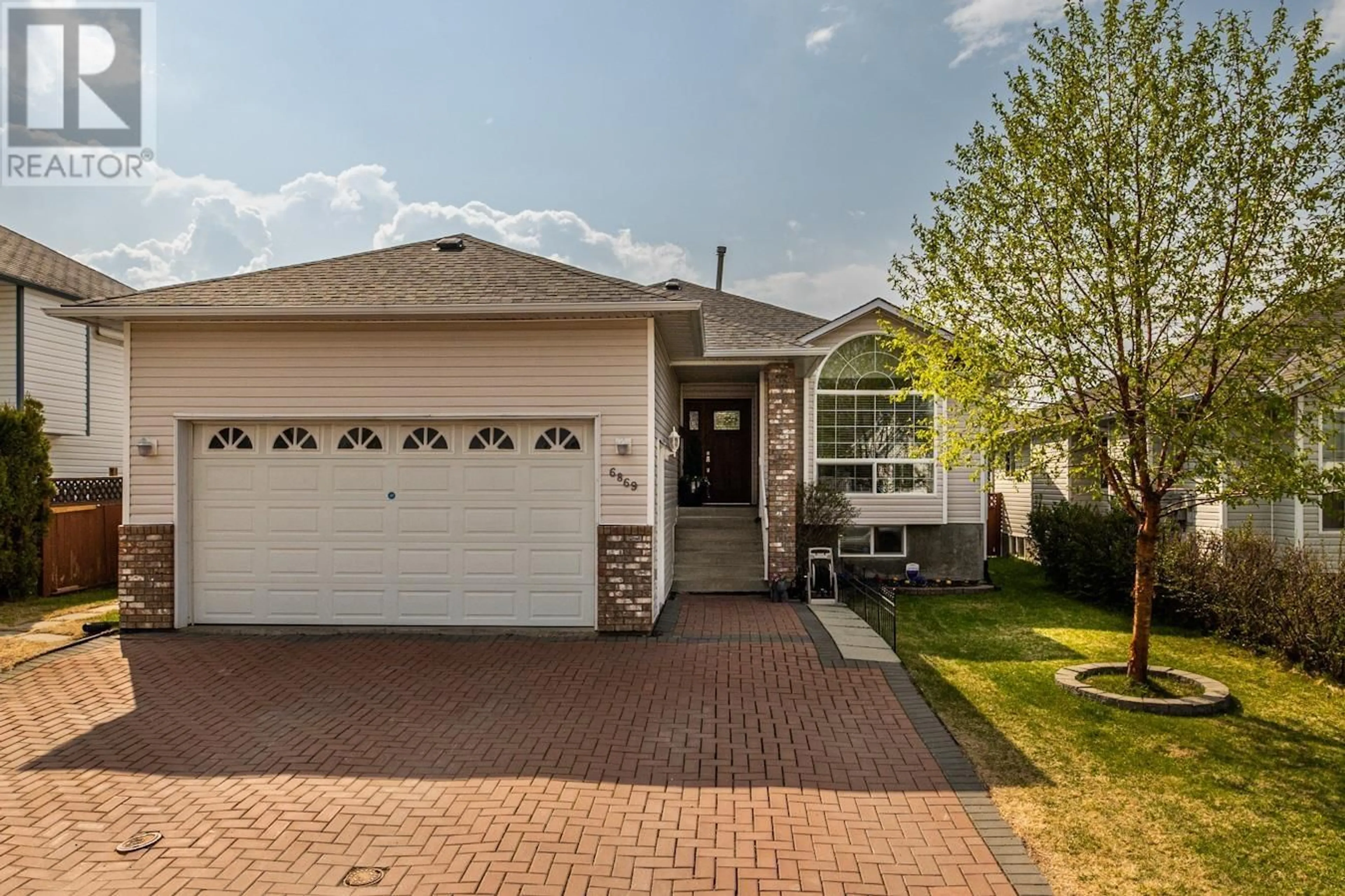 Home with vinyl exterior material, street for 6869 WESTGATE AVENUE, Prince George British Columbia V2N5R2