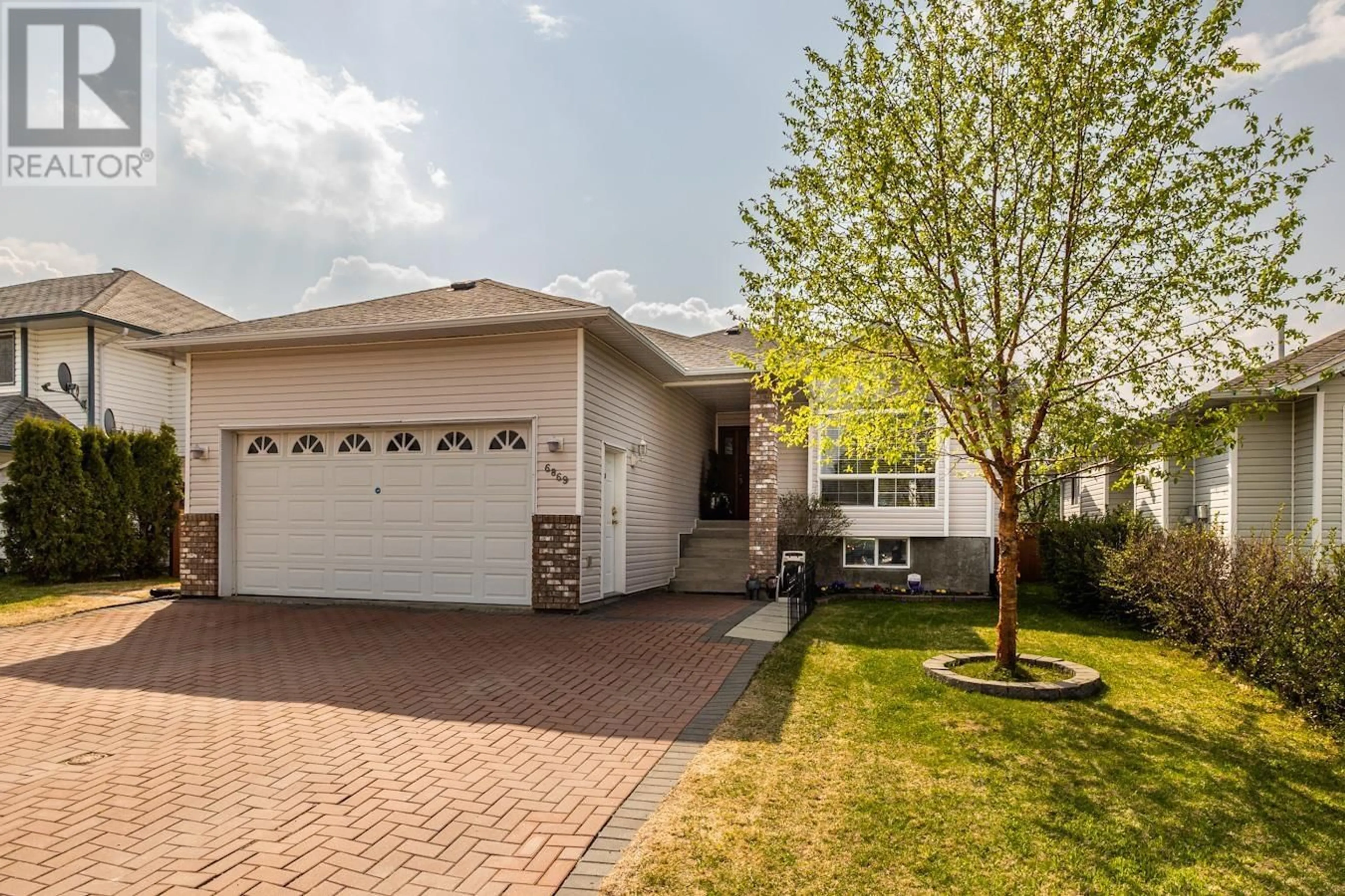 Home with vinyl exterior material, street for 6869 WESTGATE AVENUE, Prince George British Columbia V2N5R2
