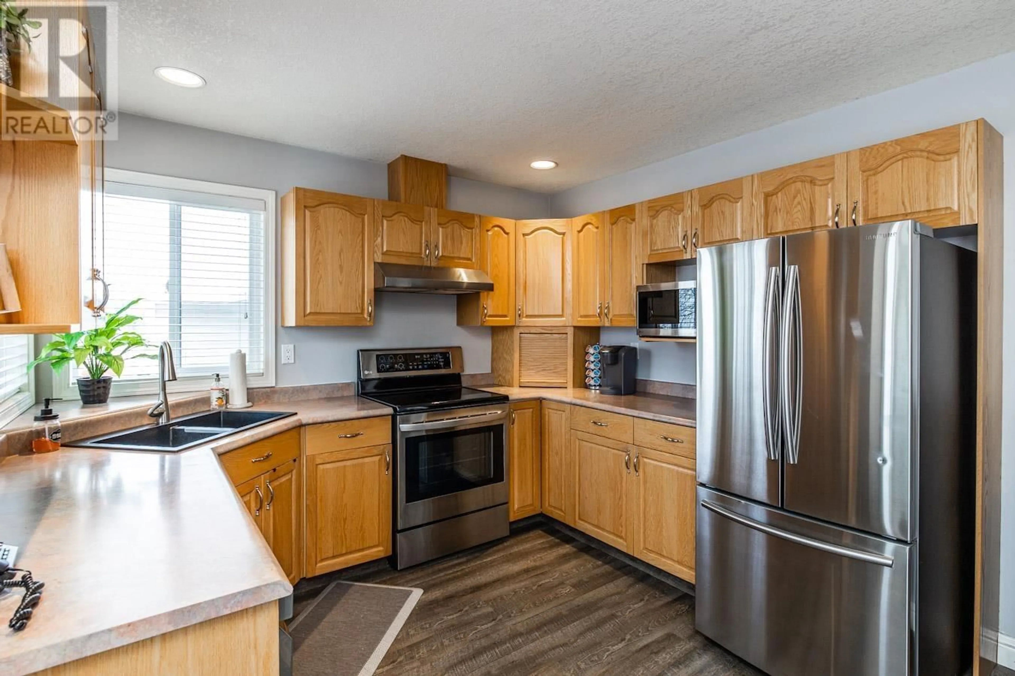 Standard kitchen, wood/laminate floor for 6869 WESTGATE AVENUE, Prince George British Columbia V2N5R2