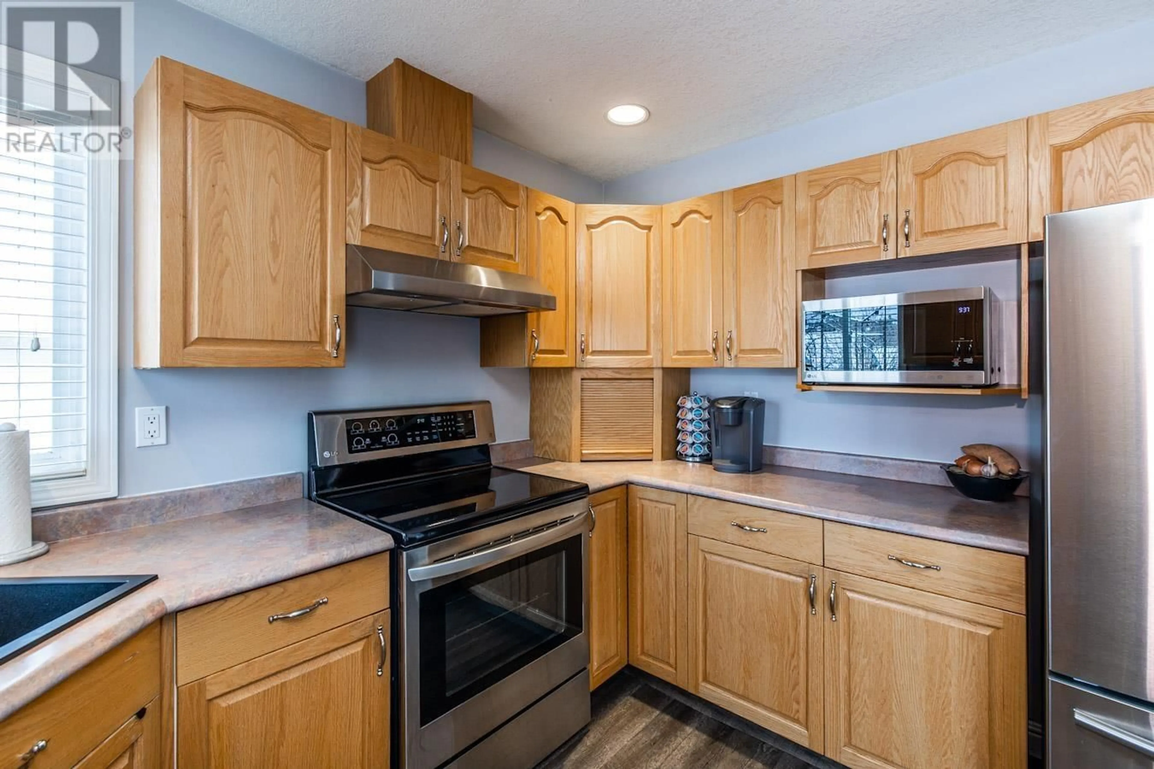 Standard kitchen, unknown for 6869 WESTGATE AVENUE, Prince George British Columbia V2N5R2