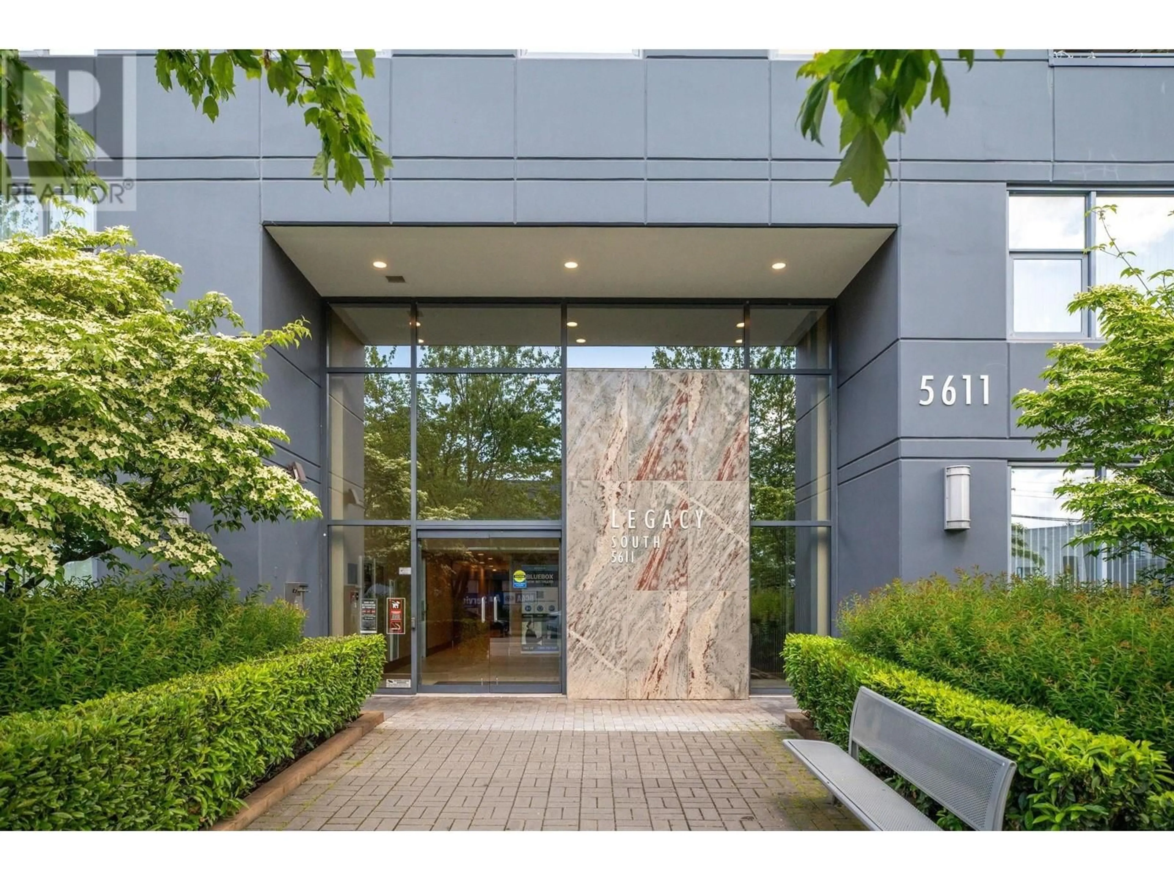 Indoor foyer for 1402 - 5611 GORING STREET, Burnaby British Columbia V5B0A3