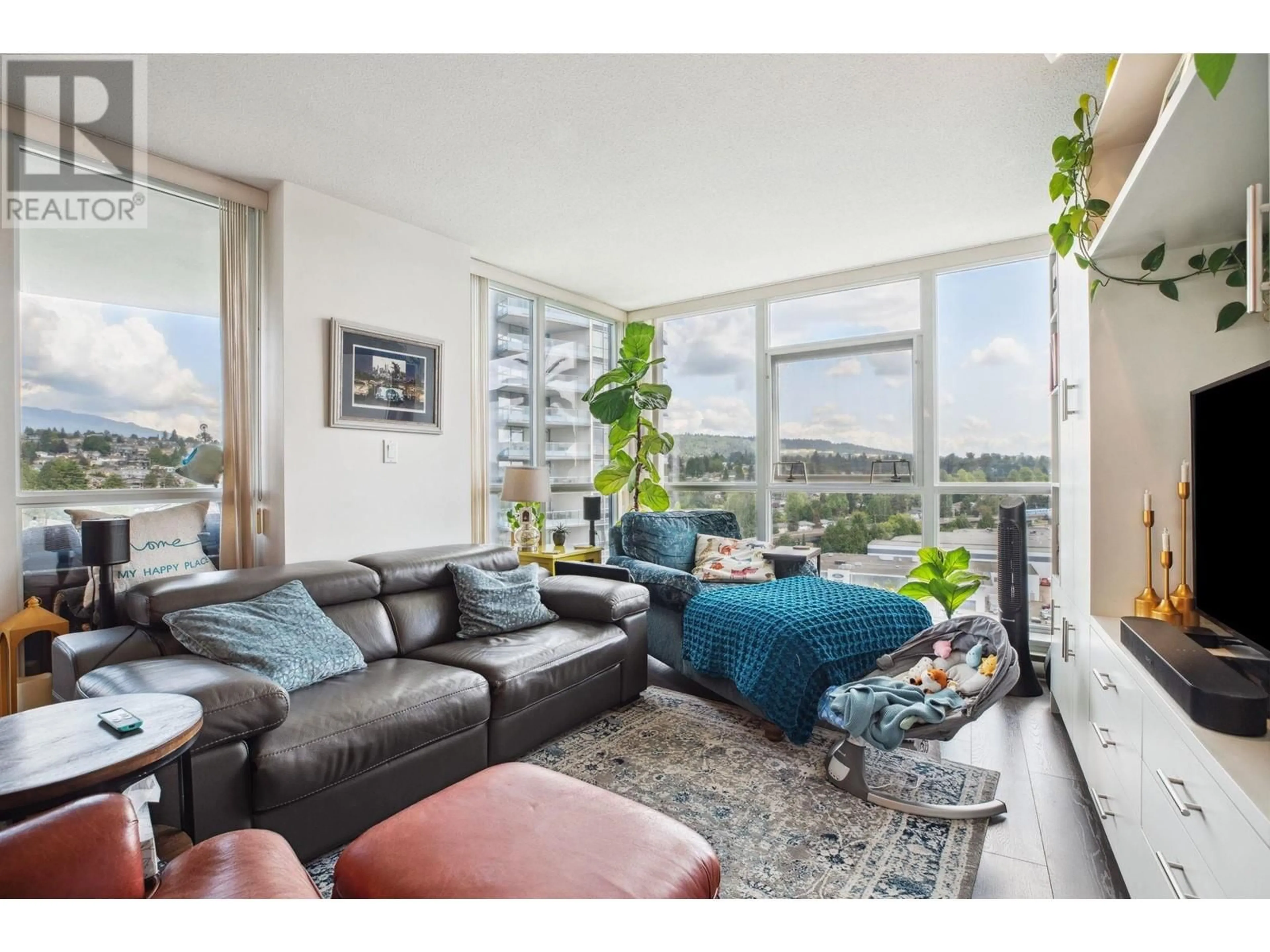Living room with furniture, unknown for 1402 - 5611 GORING STREET, Burnaby British Columbia V5B0A3