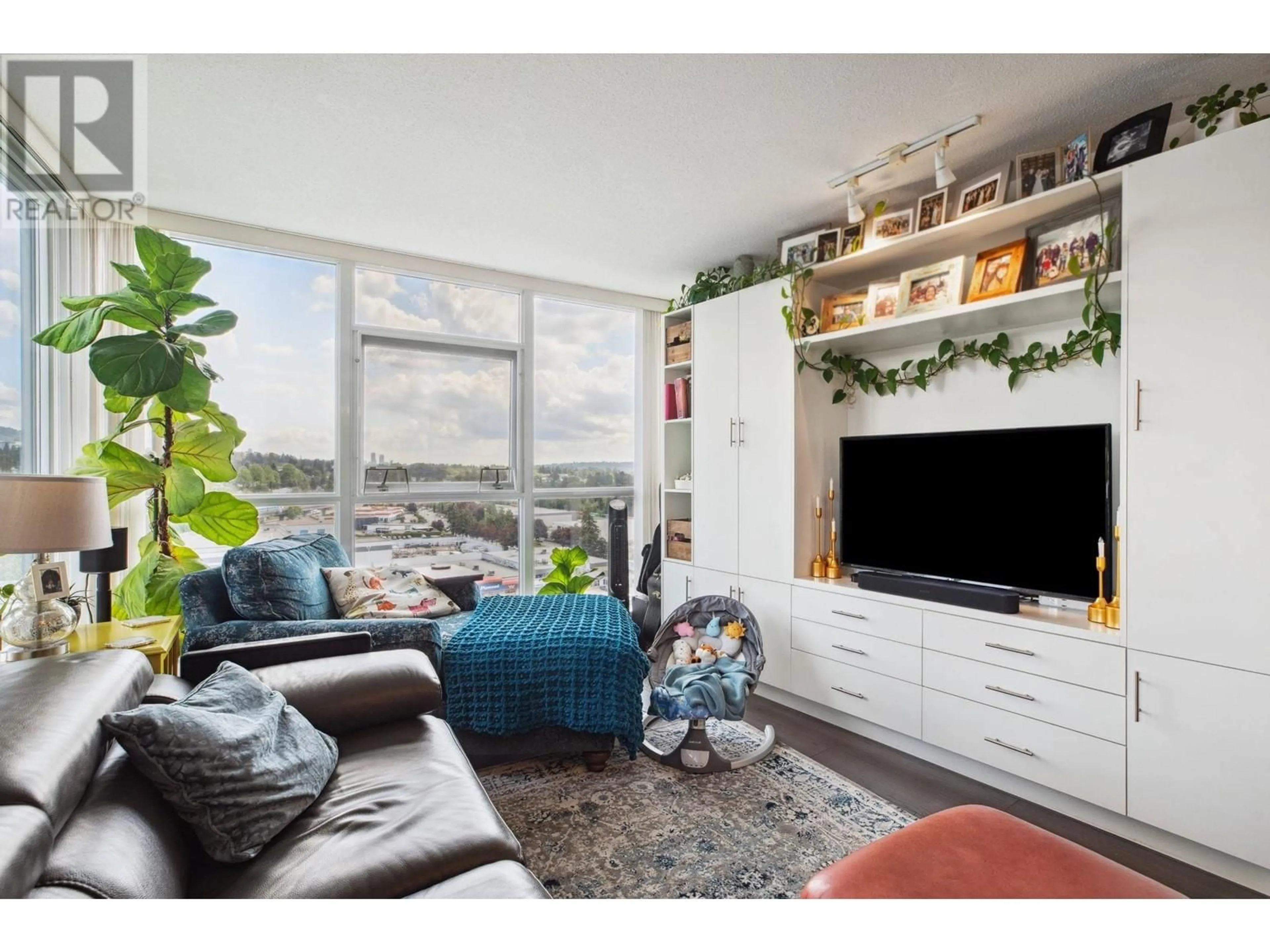Living room with furniture, wood/laminate floor for 1402 - 5611 GORING STREET, Burnaby British Columbia V5B0A3