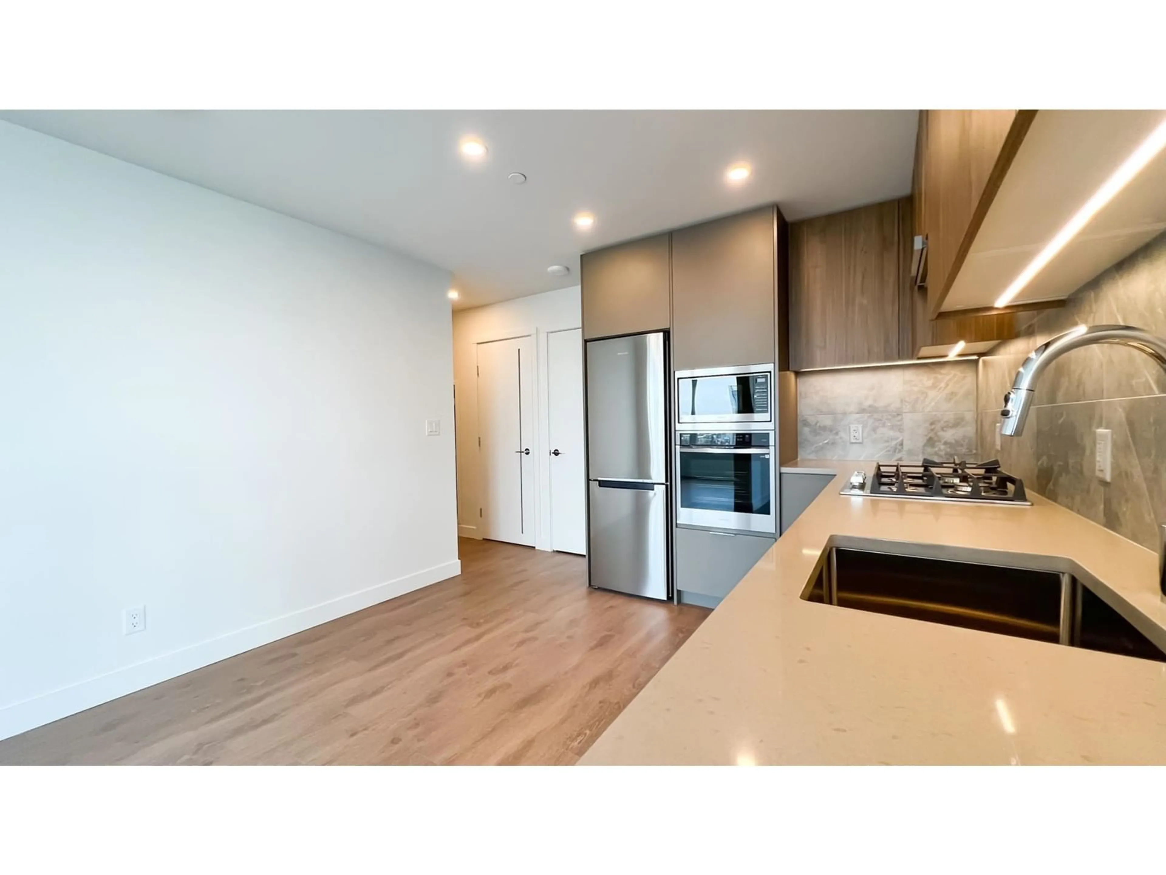 Unknown for 1602 - 13359 OLD YALE, Surrey British Columbia V3T0S4